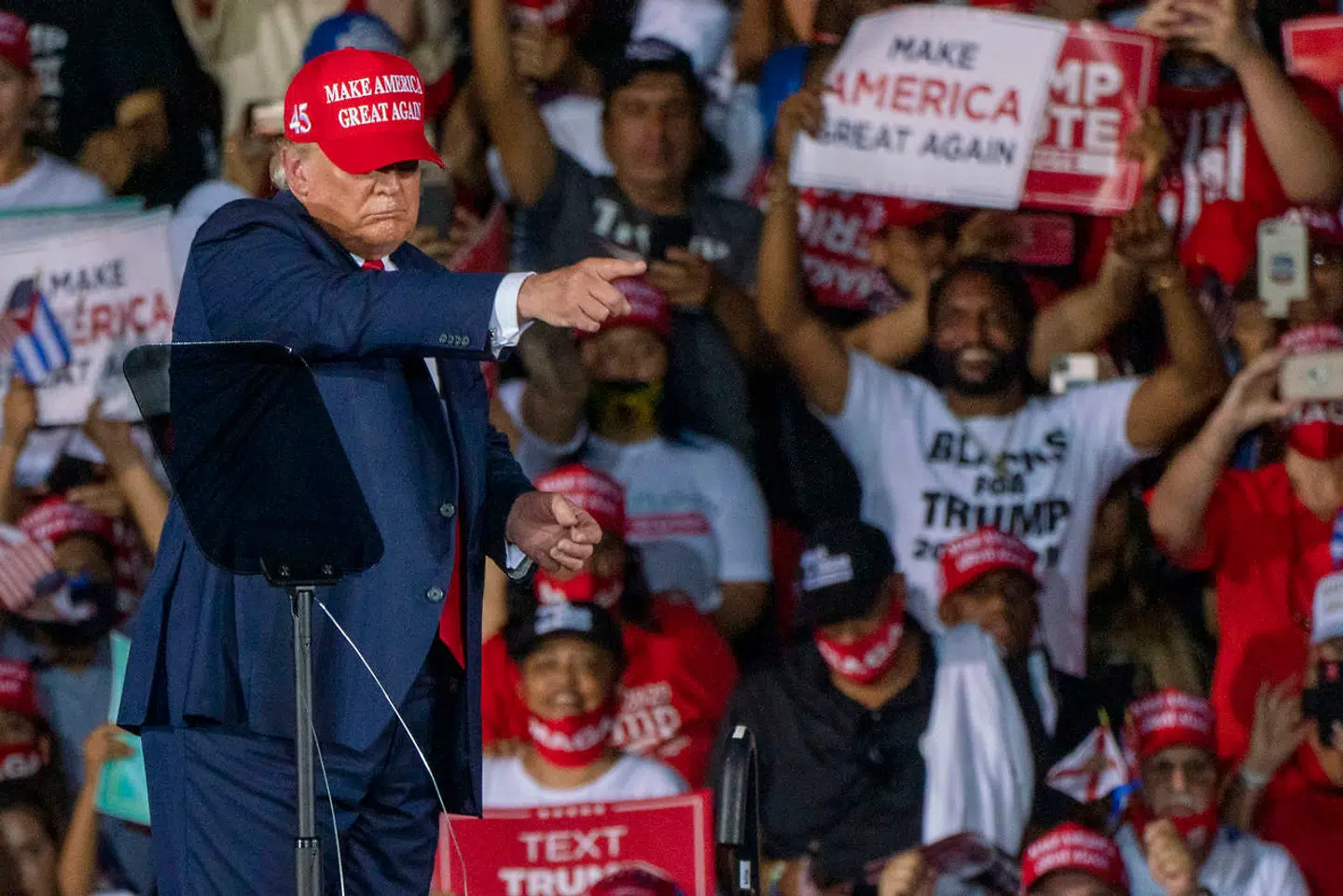 De foreløbige resultater har overrasket alt og alle, hvor Donald Trump har vundet Florida og samtidig fører pænt i mange af de andre svingstater.