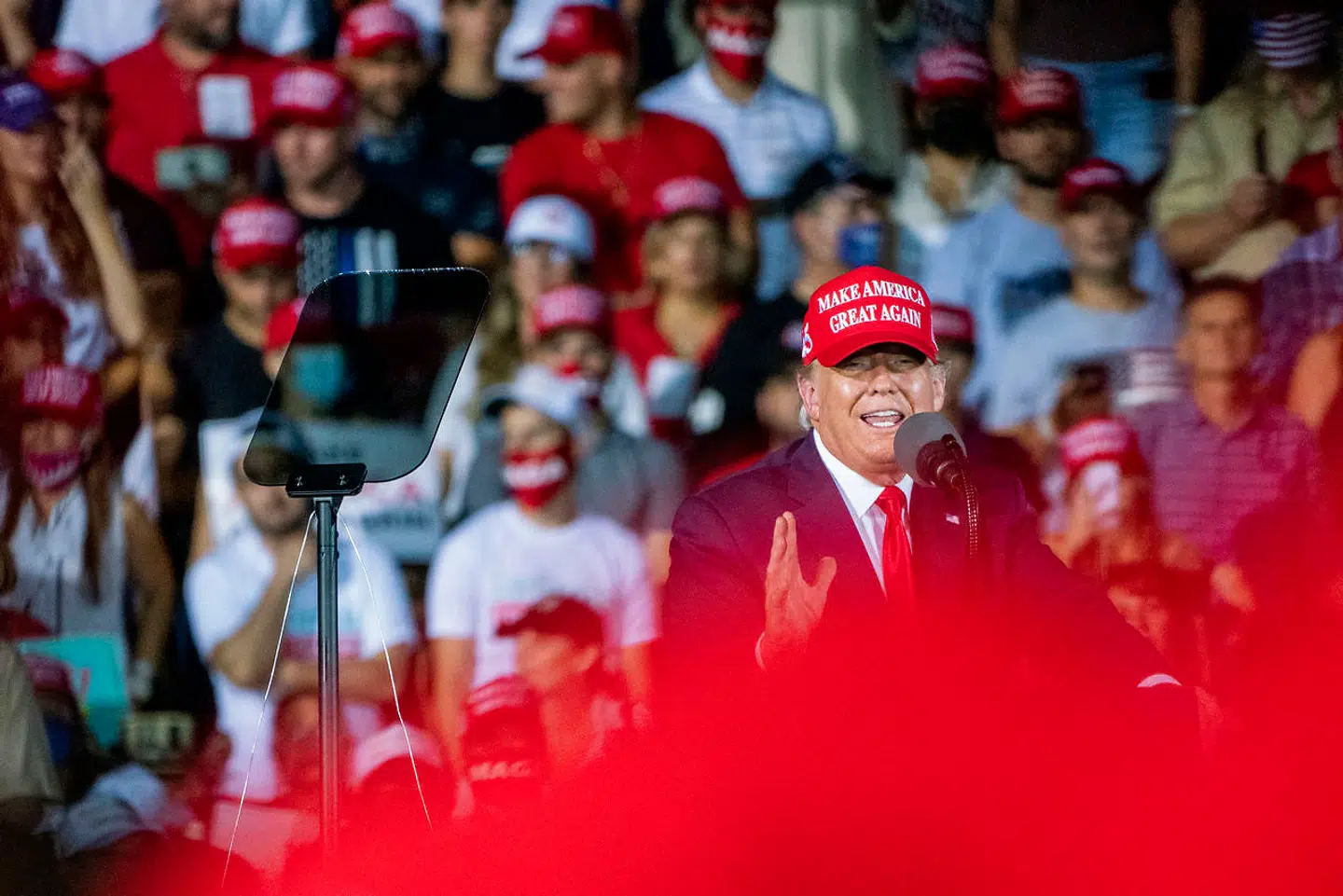 Donald Trump på talerstolen til vælgermøde i Miami. Trump talte i over en time til de fremmødte.