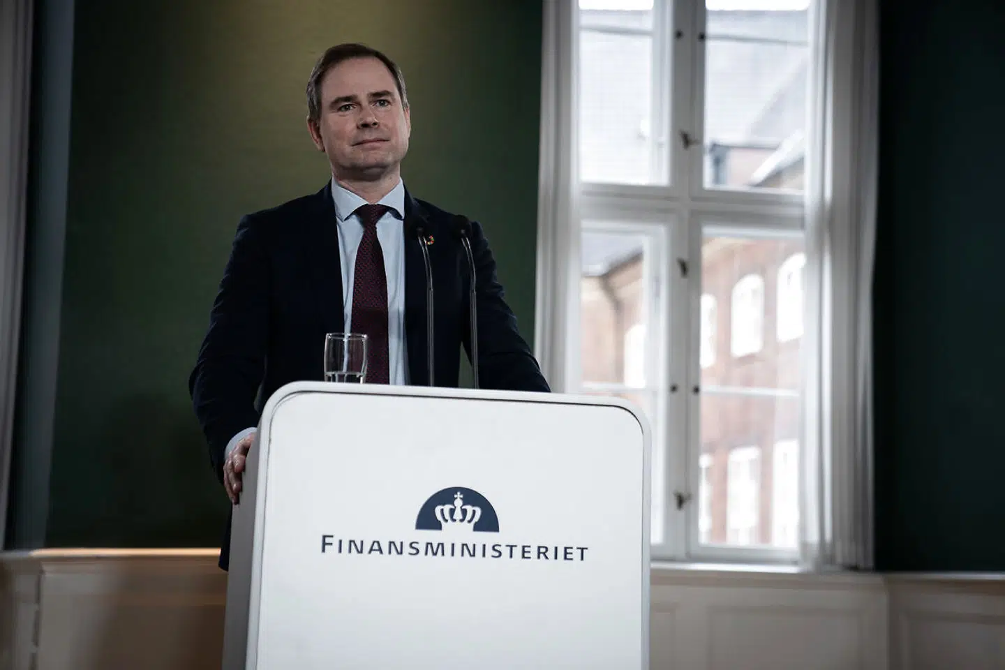 ARKIVFOTO: Finansminister Nicolai Wammen (S) siger, at regeringen synes, det er en god idé med grøn mad i statslige kantiner. Men det bliver altså ikke obligatorisk i denne omgang.