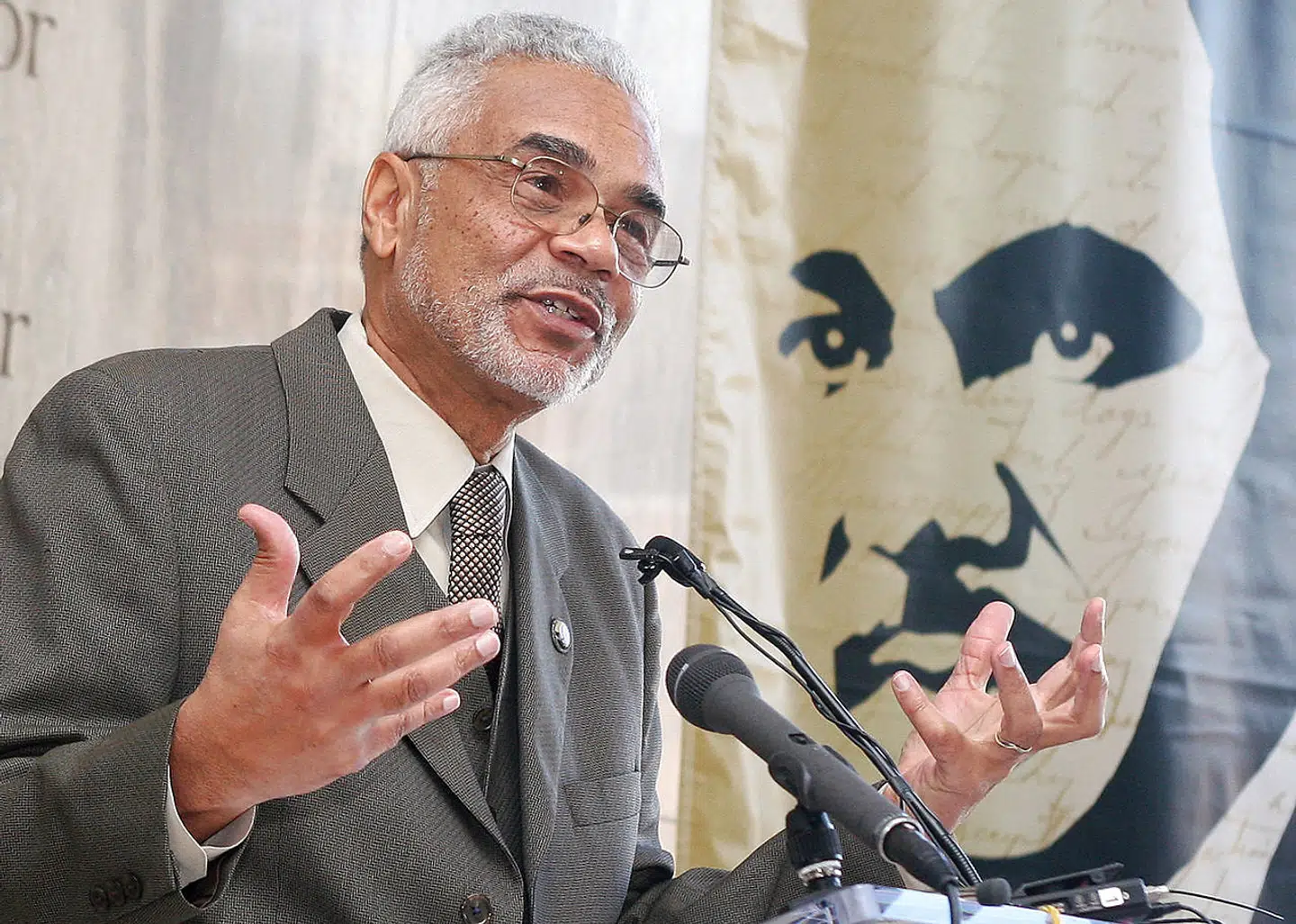 »Jeg tror, at vi i USA har langt igen, når det gælder om at blive enige om sandheden,« siger Stanford-professoren Clayborne Carson.