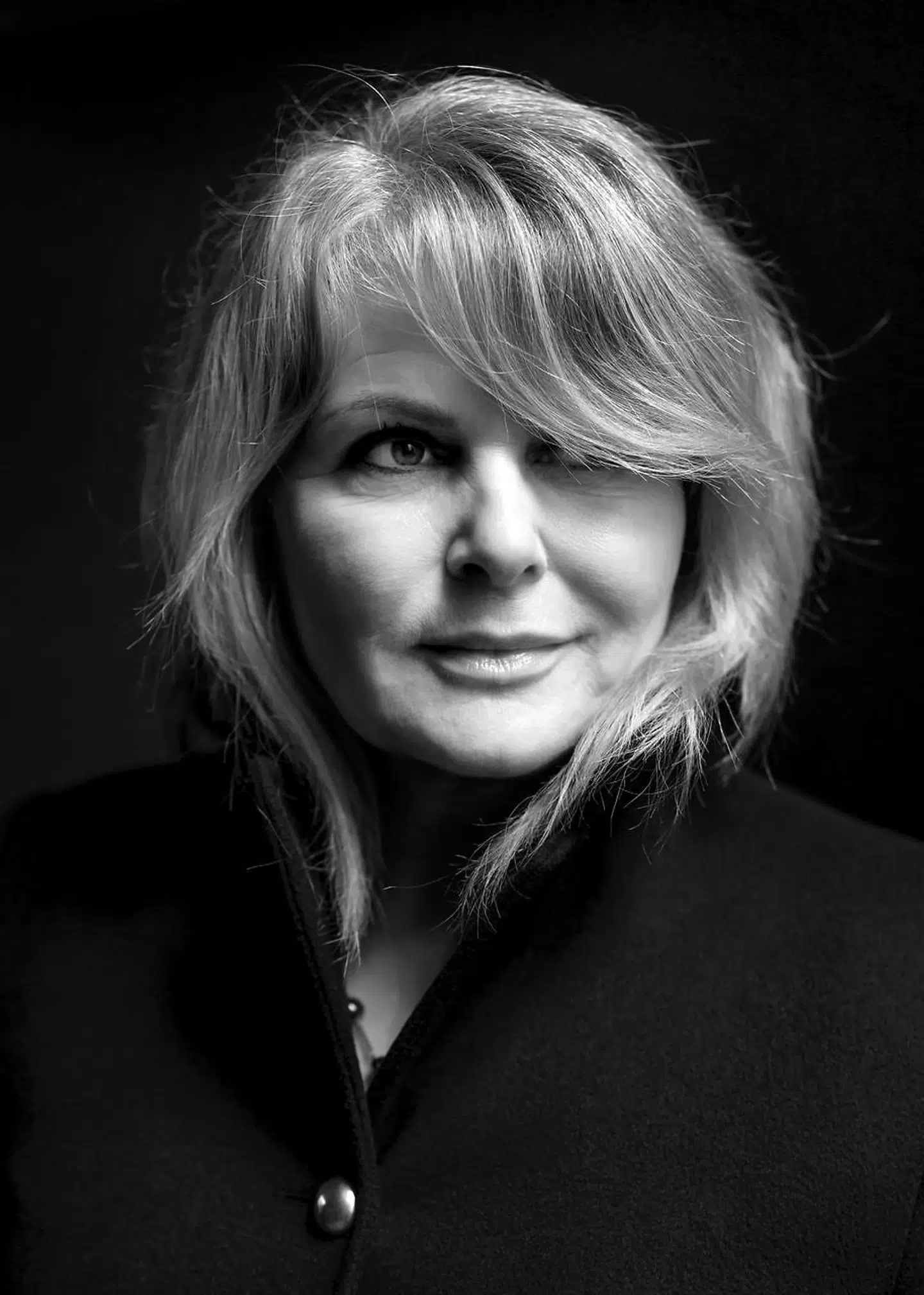 »Min mor, der stadig levede dengang, kunne godt finde på at sige: »Nåh, så fik du da et skub bagi«. Det havde hun helt ret i. Jeg skulle godt nok vise dem, at der ikke manglede noget på reseach-siden og der var styr på det. At det ikke kun var børneafhentning og forhold det hele,« siger Sara Blædel.