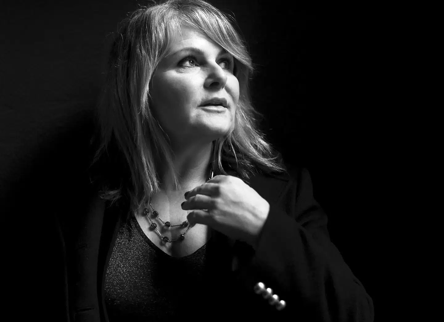 Sara Blædels bøger er udkommet i 38 lande og er blevet anbefalet af både Oprah Winfrey og Bill Clinton. I dag bor forfatteren i København og har både en søn, en hund og en motorbåd.