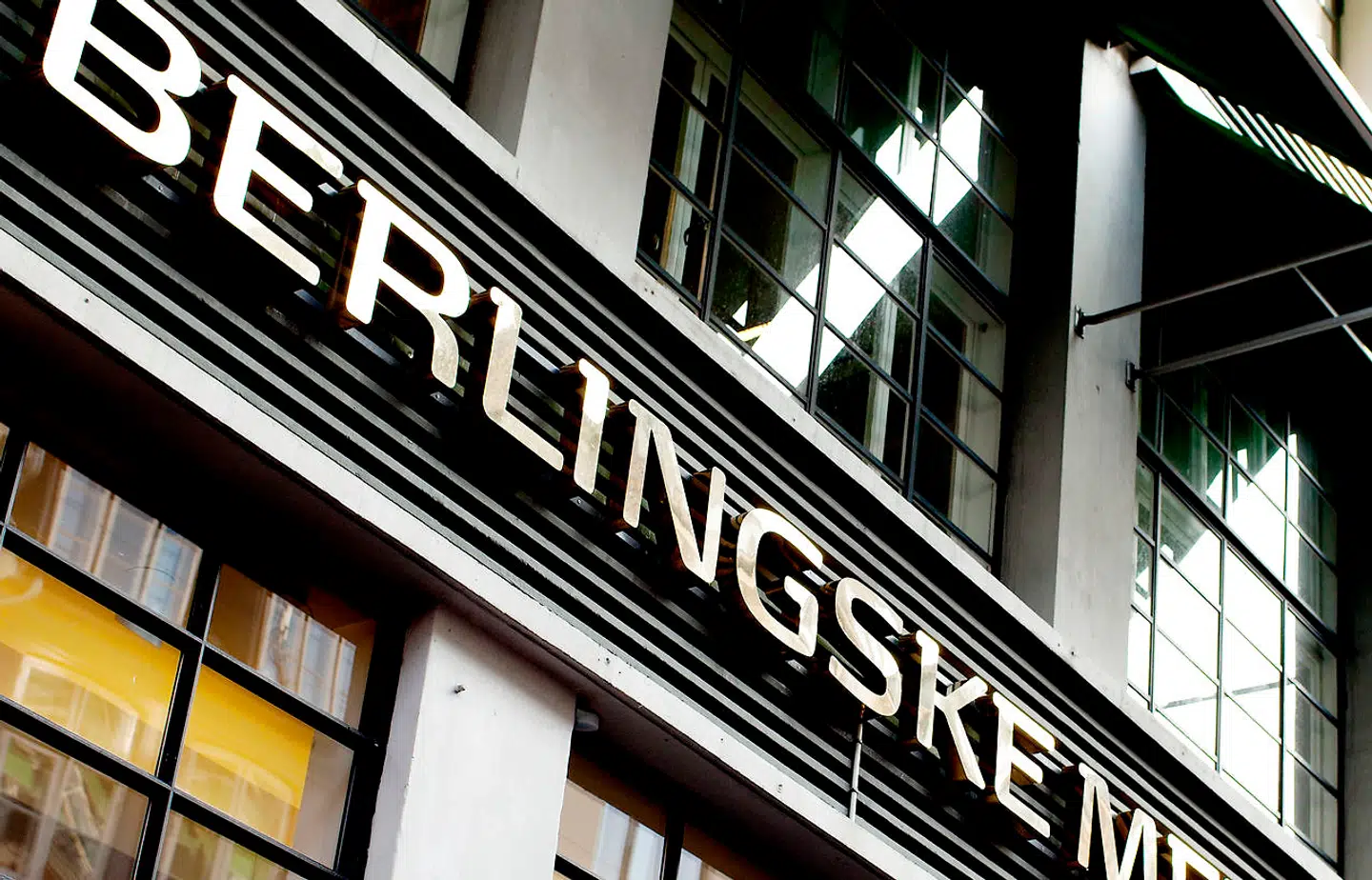 »Vi vælger ikke at bringe annoncen som et statement eller en form for aktivisme. Det er Nye Borgerlige, der bringer et budskab i annoncen, og ikke Berlingske. Nogle mener, at det er en provokation, men det er det ikke fra vores side,« siger ansvarshavende chefredaktør på Berlingske, Tom Jensen.