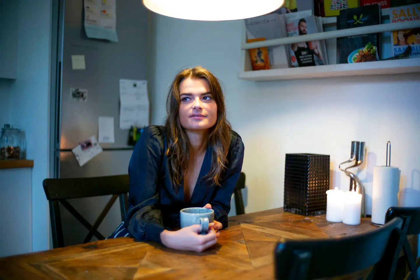 24-årige Nina Pratt deler den lille københavnerlejlighed med sin tvillingebror. Hun er velformuleret, reflekteret, ekstrovert. Snakker hurtigt og gestikulerer ivrigt. »Det er ikke fordi, jeg ikke har venskaber eller en stor omgangskreds,« forklarer hun.