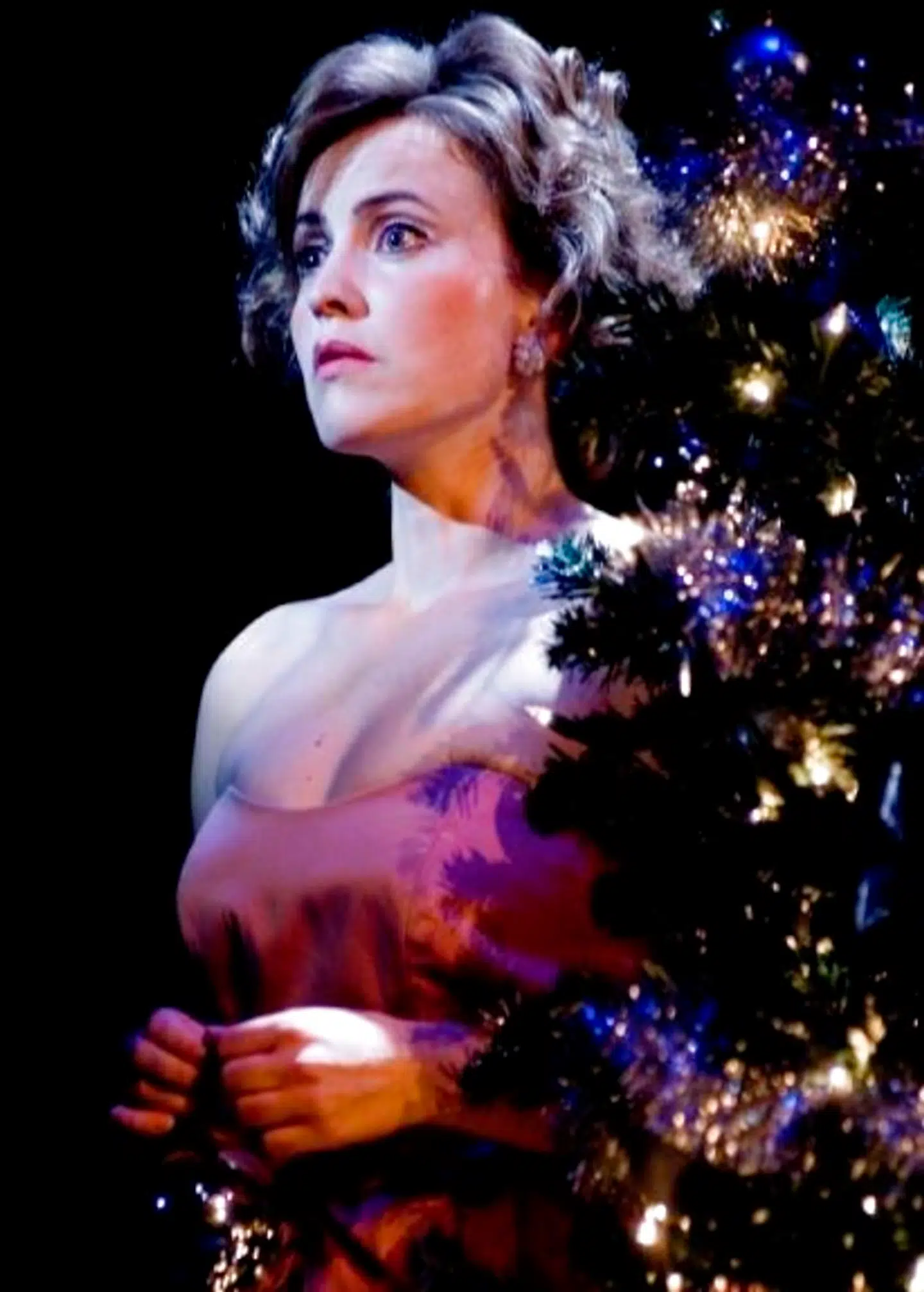 Hun har det hele, lidt til og meget mere: Marie Louise Wille i Katrine Widemanns version af Ibsens klassiker, Betty Nansen Teatret, 2005.