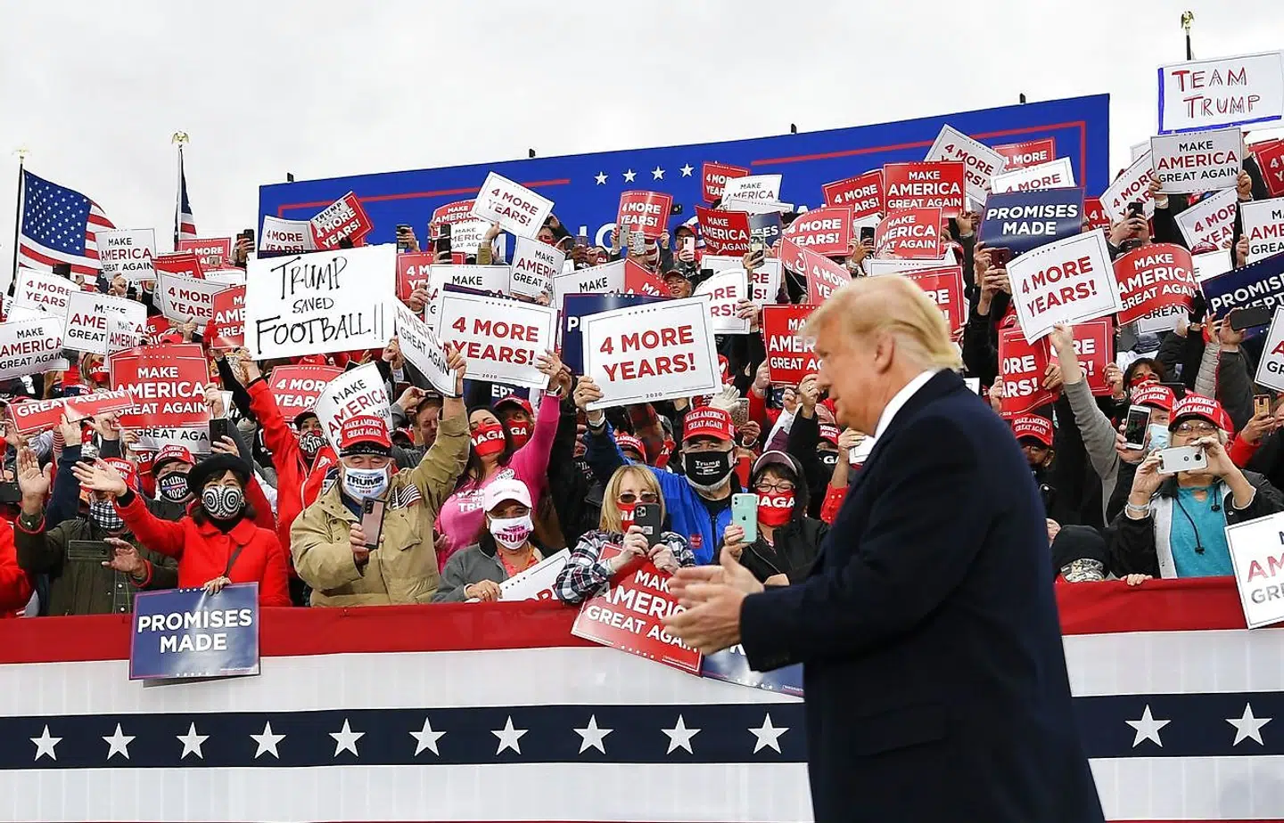 TOPSHOT - Supporters cheer as US President Donald Trump arrive to speak during a campaign rally at Pickaway Agriculture and Event Center in Circleville, Ohio on October 24, 2020. (Photo by MANDEL NGAN / AFP)