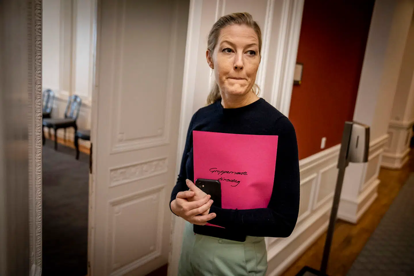 Arkivfoto. Sofie Carsten Nielsen ankommer til Radikale Venstres første gruppemøde efter partiets krisemøde og det sker på Christiansborg i København, tirsdag den 20. oktober. Nu har hun droppet sin trussel om valg.