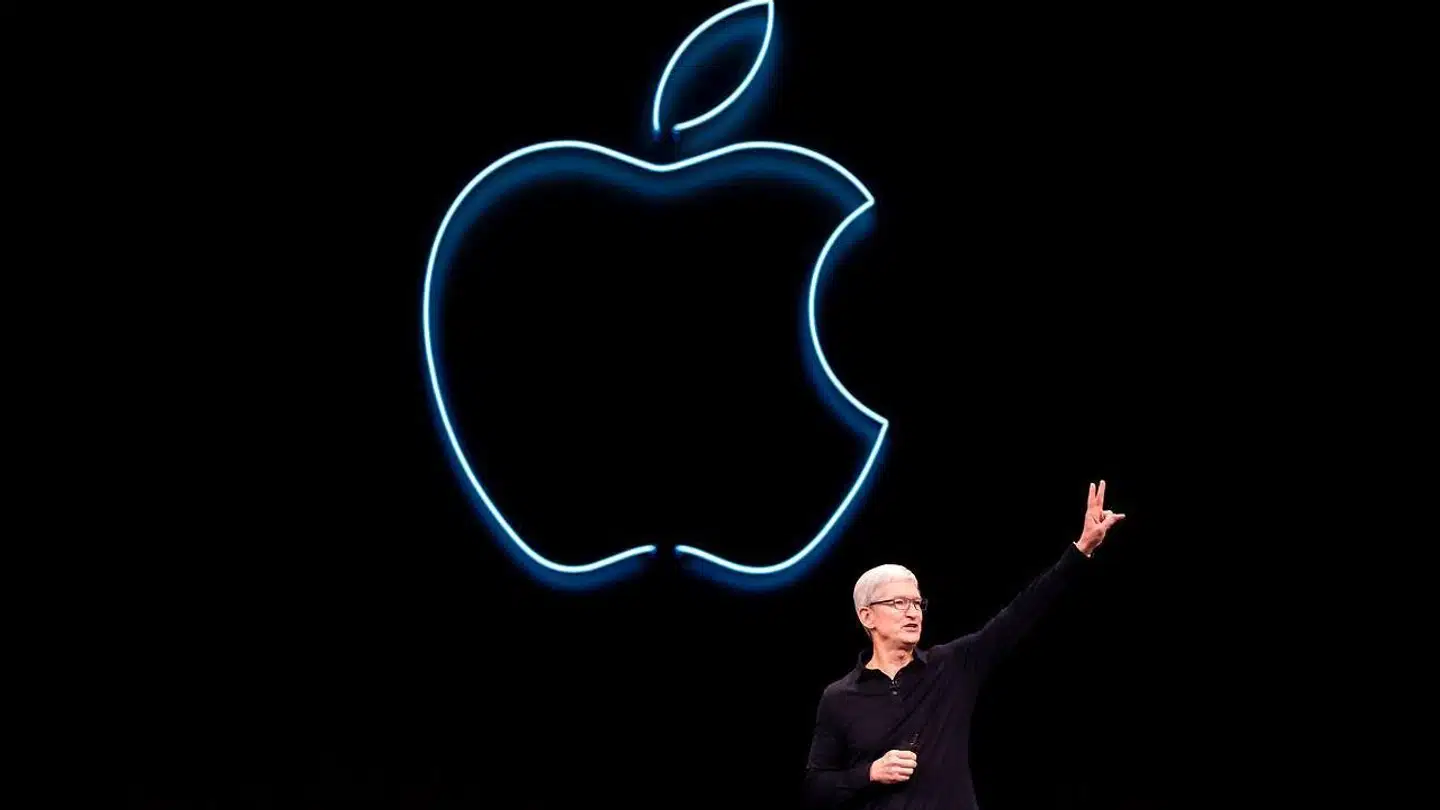 Salget af iPhones dykker, og overskuddet hos Apple følger med. Derfor håber topchef Tim Cook at få succes med den nye Apple One-pakke, der samler abonnementer på flere Apple-tjenester i ét.