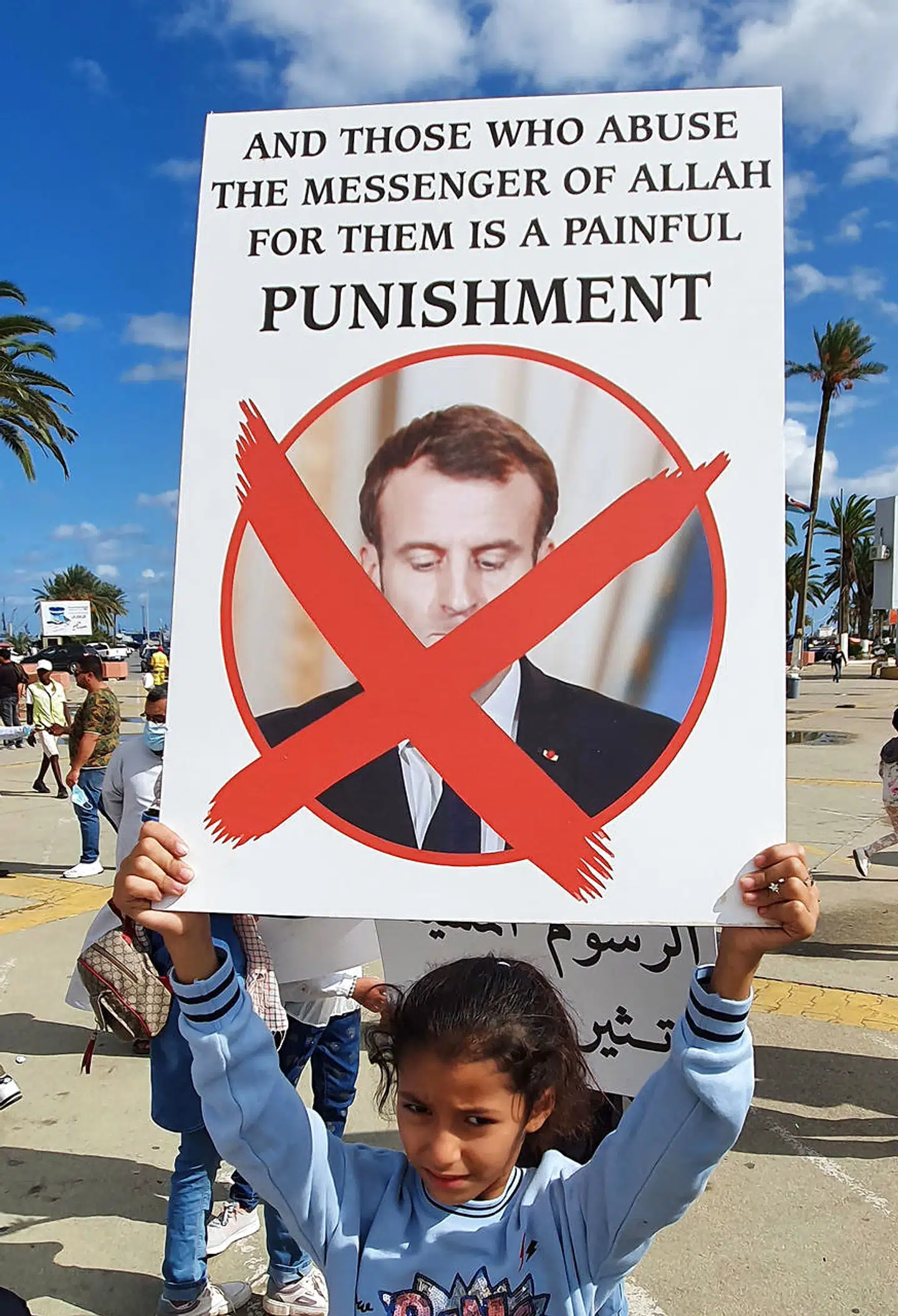 Torsdag var der trods attentatet igen demonstrationer mod Frankrig og præsident Emmanuel Macron flere steder i den muslimske verden, her i Libyens hovedstad Tripoli.