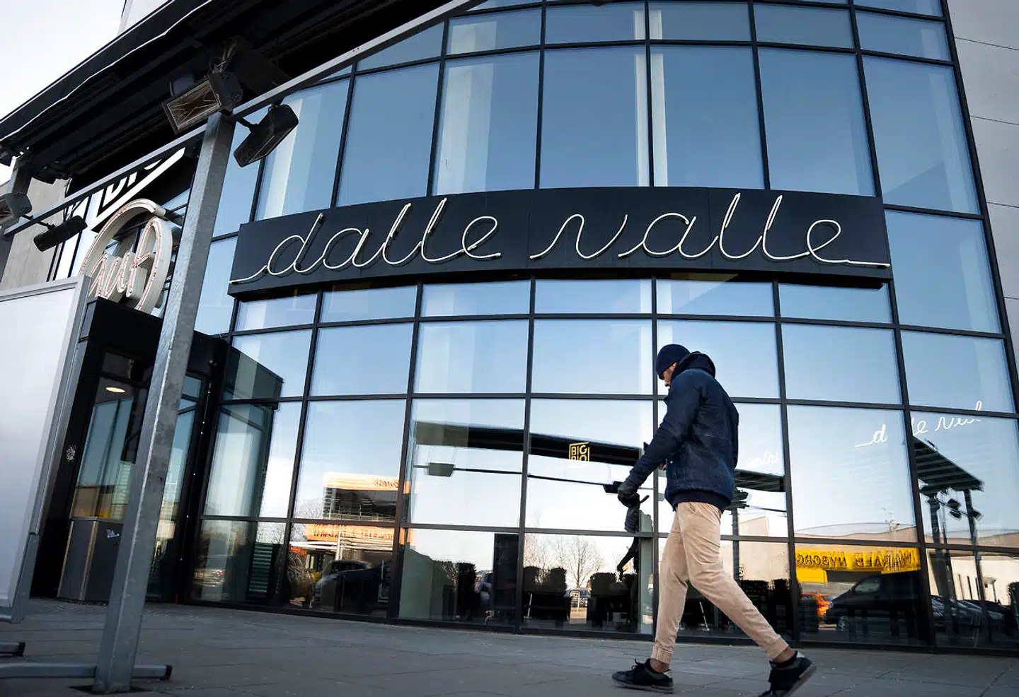 Likviditeten i moderselskabet bag cafékæden Dalle Valle er så kritisk, at revisoren udtrykker en »væsentlig usikkerhed om virksomhedens fortsatte drift«.