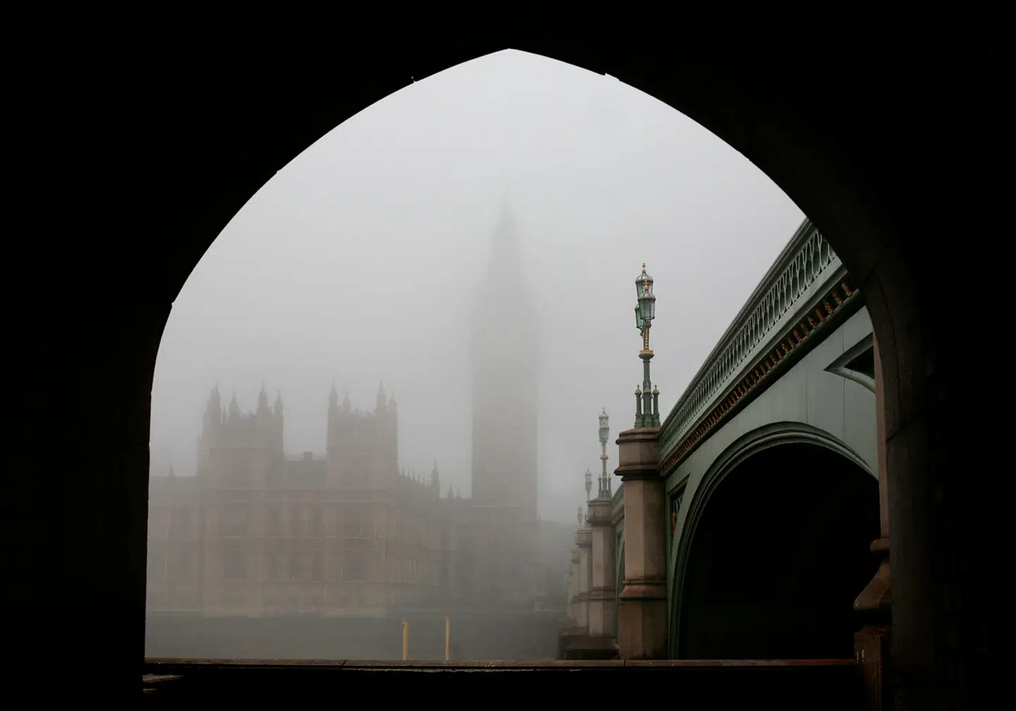 »Svøbt i den dér mørke og mystiske Anden Verdenskrig-marinade, som Ondaatje er masterchef i at piske op, møder vi i kølvandet på et The Blitz-ramt London i 1945 jegfortælleren, 14-årige Nathaniel, og hans storesøster Rachel,« skriver Katherine Diez. Arkivfoto.