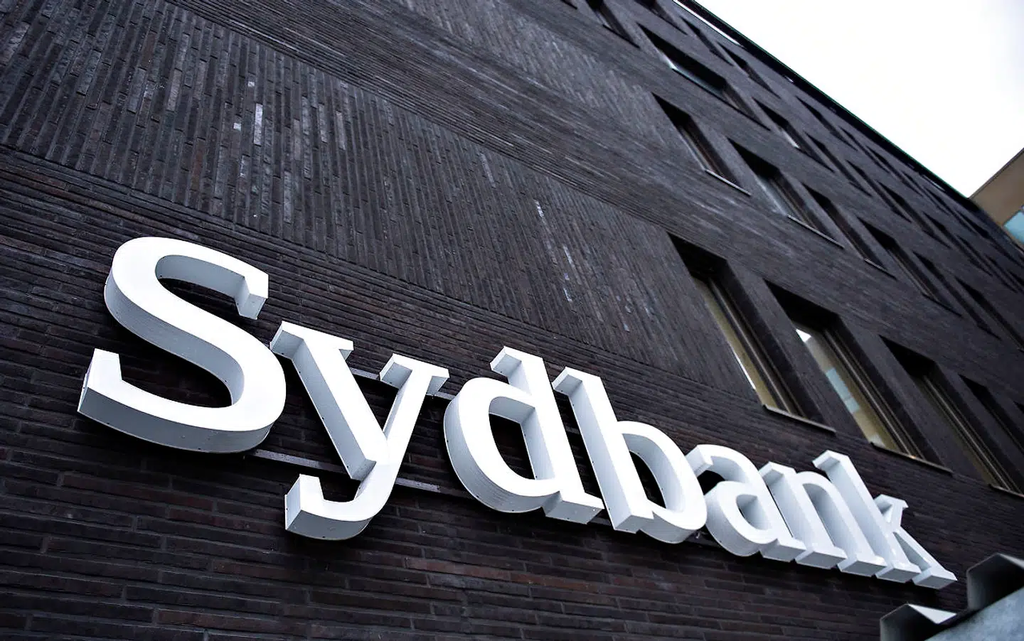 Arkivfoto. Sydbank har i forbindelse med sit seneste regnskab sænket loftet for, hvornår privatkunder rammes af negativ rente på deres indlån.