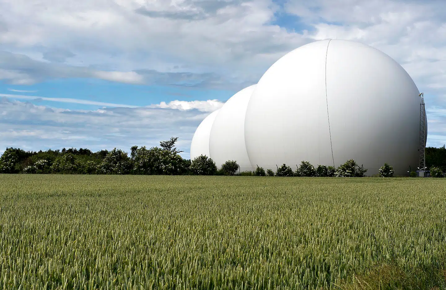 Forsvarets Efterretningstjeneste, som har hovedkvarter på Kastellet i København og to indhentningsstationer – på Amager og her nær Hjørring – har ifølge TET begået flere lovbrud. Det blev offentligt kendt 24. august 2020.