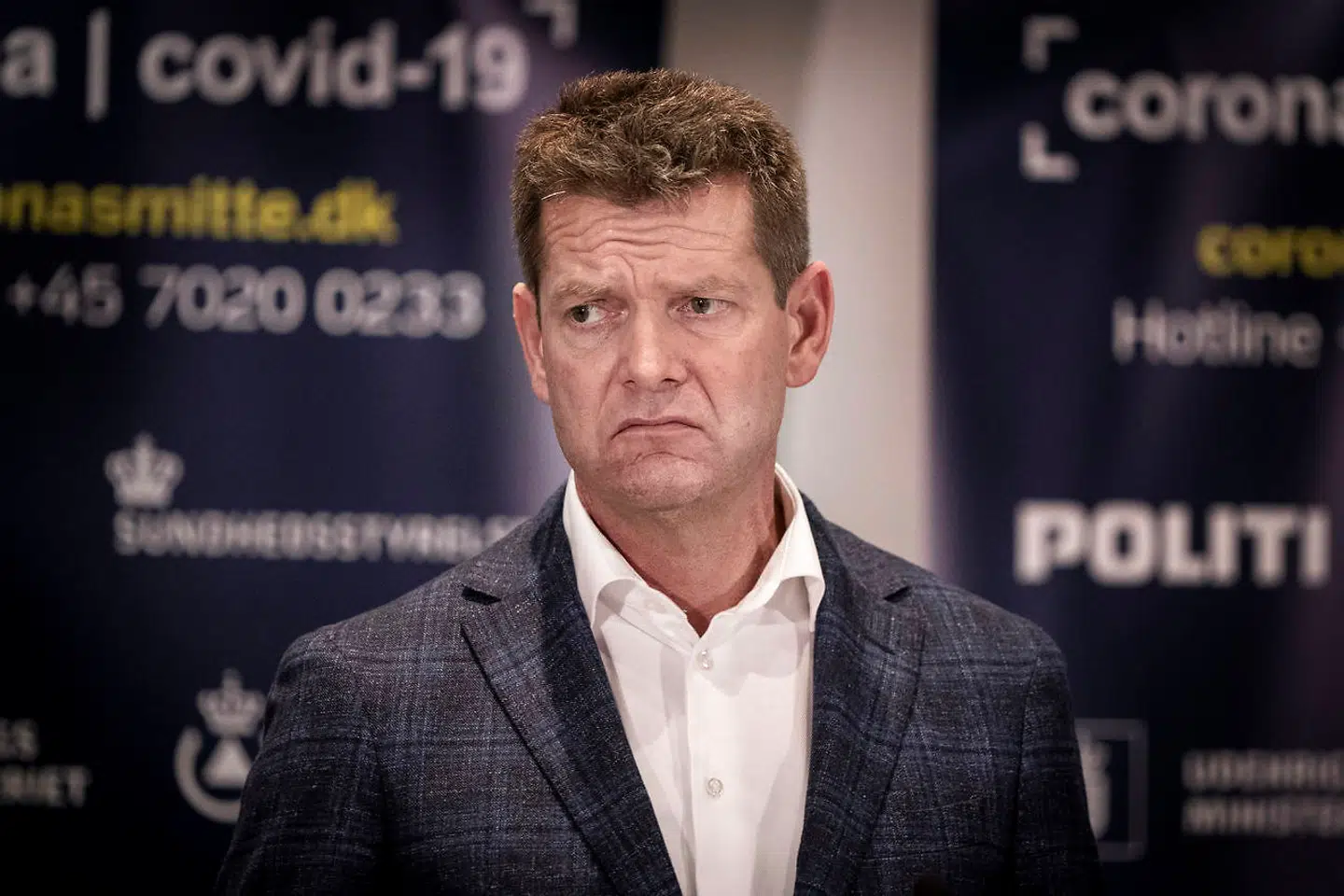 Trods de restriktioner, der blev indført løbende i september, er der »høj incidens« i langt de fleste af landets kommuner. Den ugentlige incidens overstiger nu 100 nye registrerede tilfælde pr. 100.000 indbyggere. På billedet ses direktør i Sundhedsstyrelsen, Søren Brostrøm, på covid-19-pressemødet 26. oktober 2020.