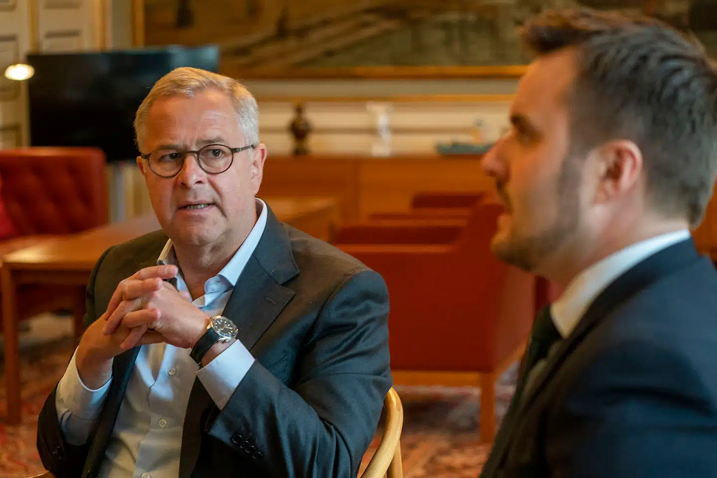 A.P. Møller – Mærks topchef, Søren Skou – nu med uden slips – sammen med erhvervsminister Simon Kollerup (S).