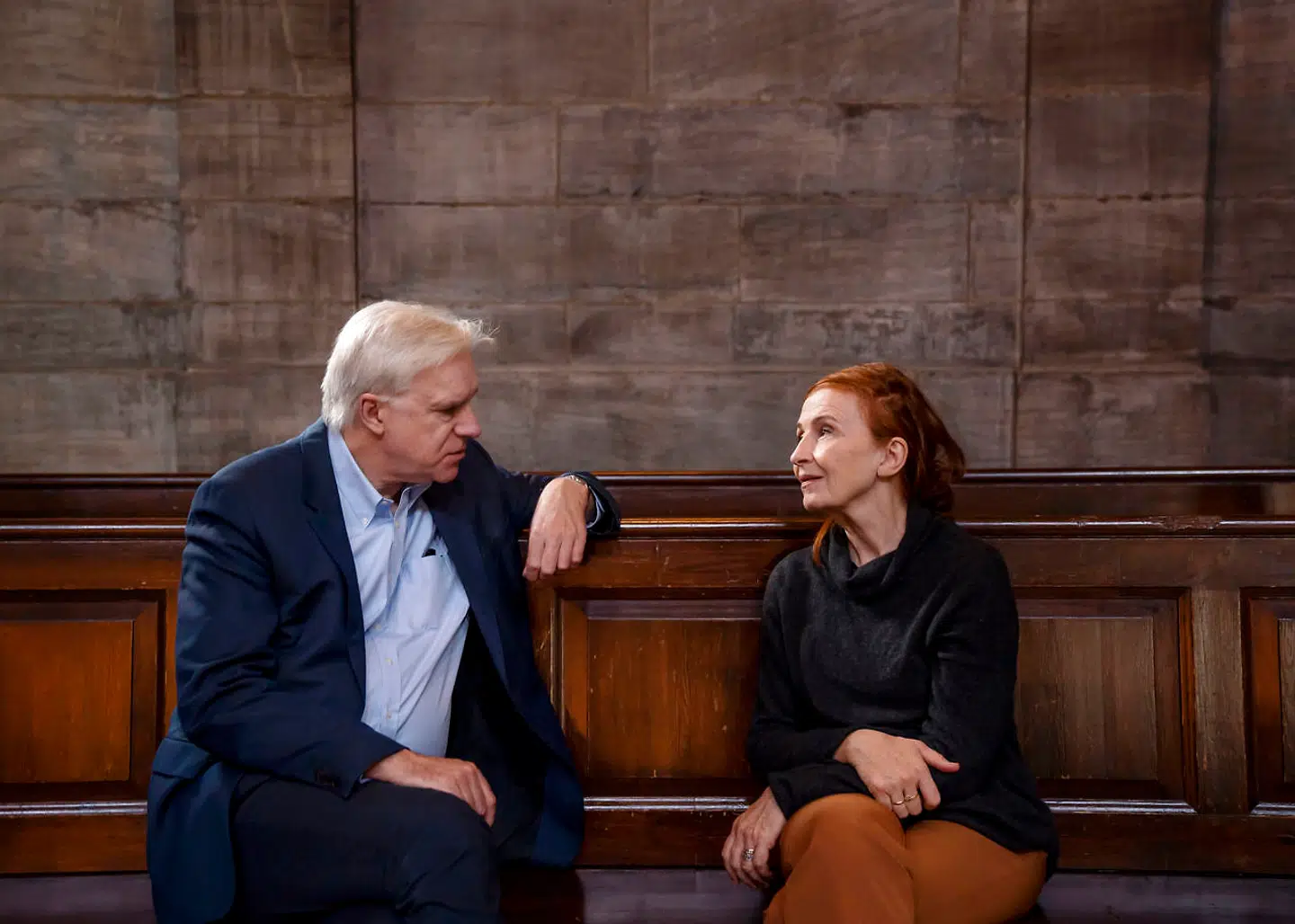 »De fleste af os kender utålmodigheden, når vi venter på at få fyret den pointe af, som vi selv synes er vigtig og interessant. Det er spild af tid, for så hører man ikke, hvad den anden siger, men glemmer i sin iver at lytte efter, og det er ikke samtalens kunst.«