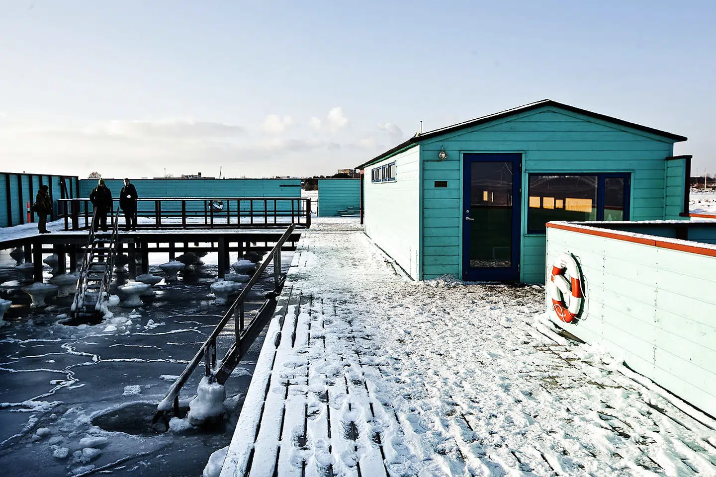 Det varer lidt endnu, før der er is på vandet, men vintersæsonen er startet på Helgoland Badeanstalt, hvor Det Kolde Gys holder til.