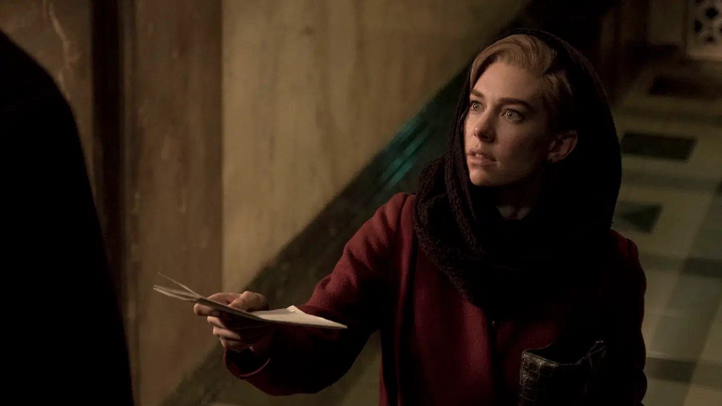 Vanessa Kirby spiller den unge journalistpige Ada Brooks, der forelsker sig i Gareth Jones. Den slags kærlighedshistorier kan virke påduttet, men her bruges den aktivt til at vise, at unge mennesker i 1930erne under indtryk af fascismens fremmarch naivt kunne tro på, at kommunismen var et alternativ.