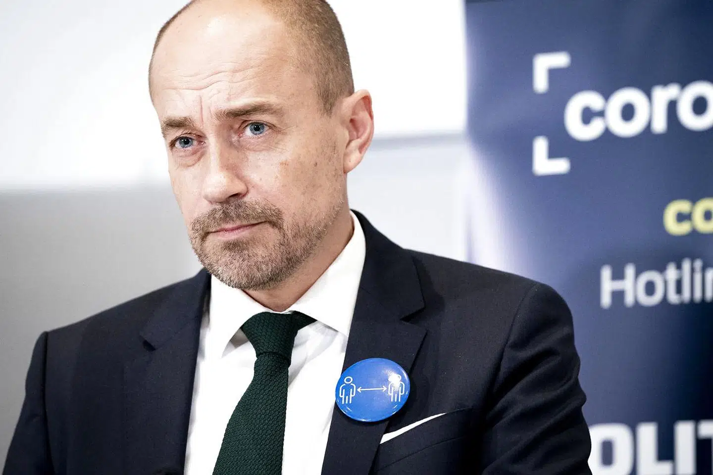 »Hvis Heunicke virkelig ville gøre noget alvorligt ved den type krænkelser af ældre, som blev afsløret af TV2 i sommer, så havde vi set det nu. Alvor ville være at lade plejehjemmenes pårørendetilfredshed og beboernes sundhedstilstand gå hånd i hånd med størrelsen på det kommunale tilskud,« skriver May Bjerre Eiby.