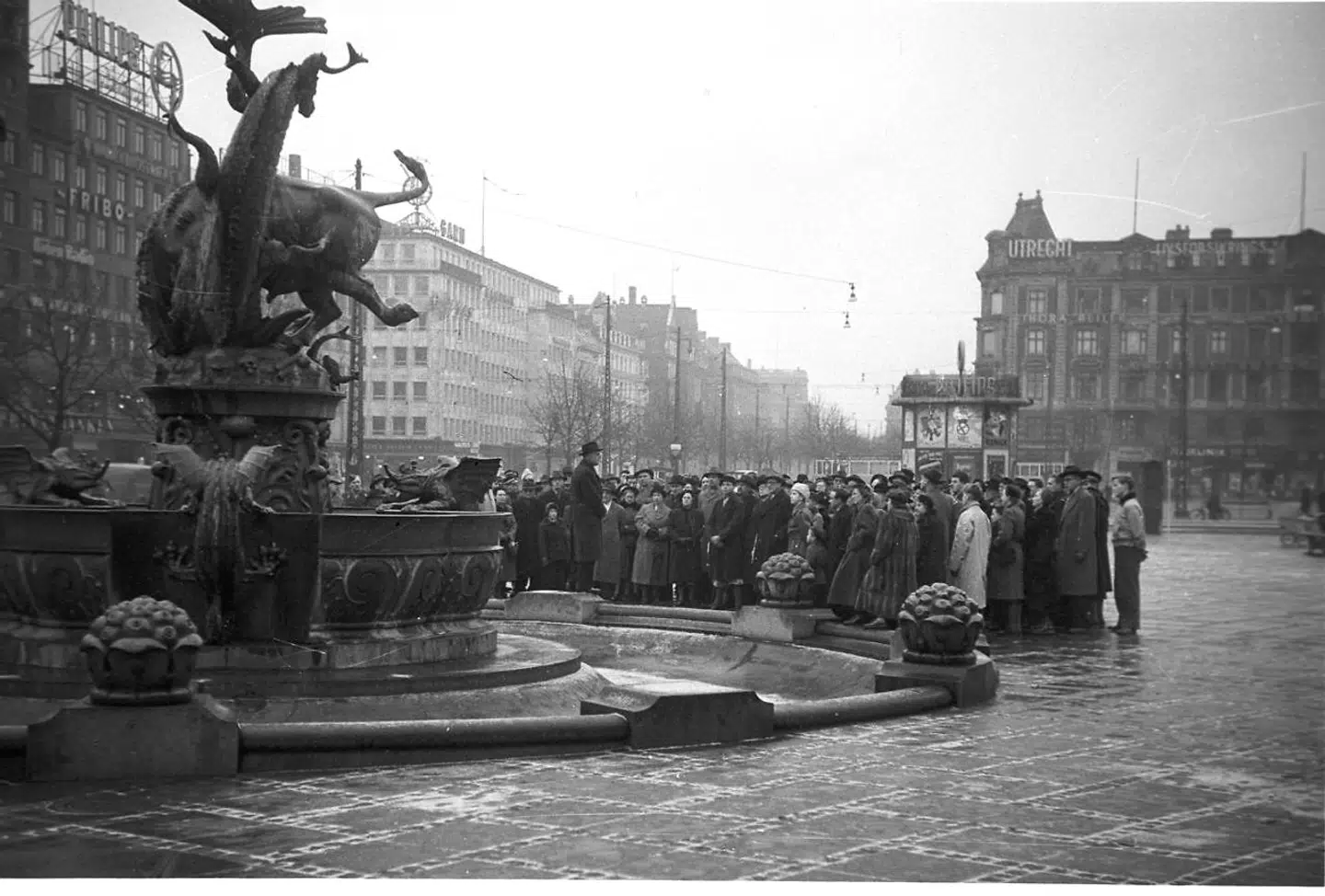 Her ses yderbassinet, som nu vender tilbage til Rådhuspladsen, tydeligt.