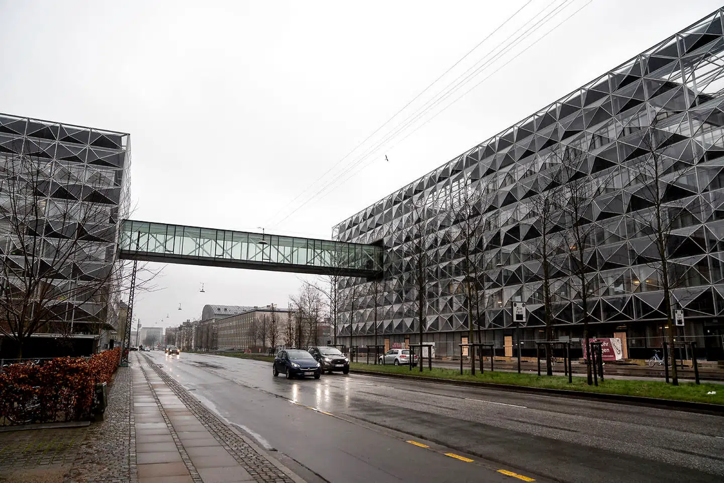 Det skulle været åbnet i 2016 og koste 1,6 milliarder kroner, men det er altså endt med at blive forsinket og mere end dobbelt så dyrt.