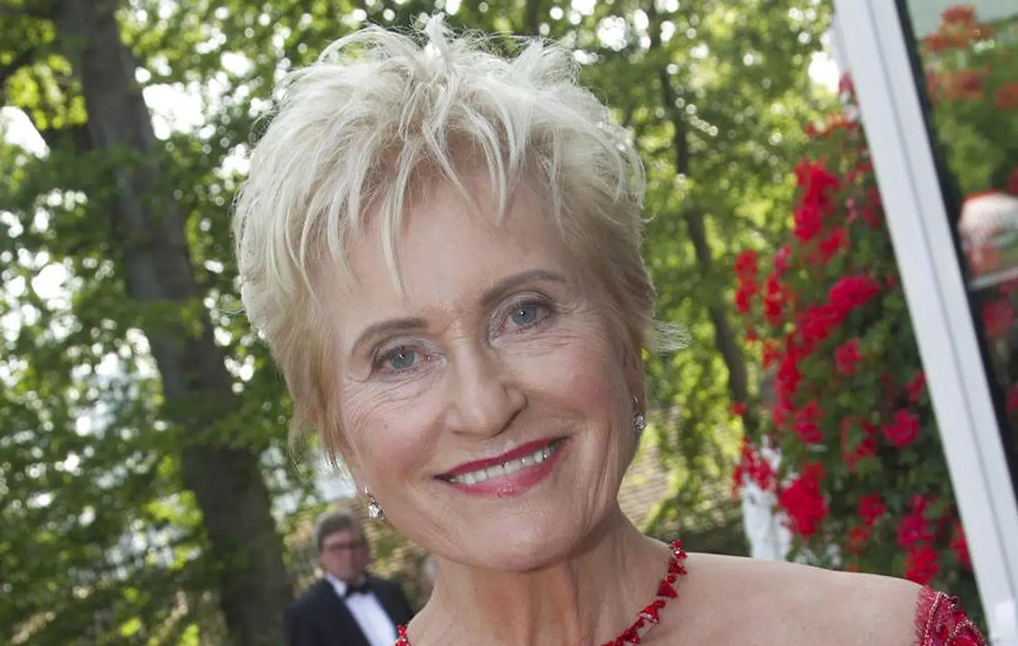 Karin Salling, enke efter den legendariske købmand Herman Salling, har sikkert velmenende finansieret forskning i mundbind. Men nu vil ingen publicere resultaterne.