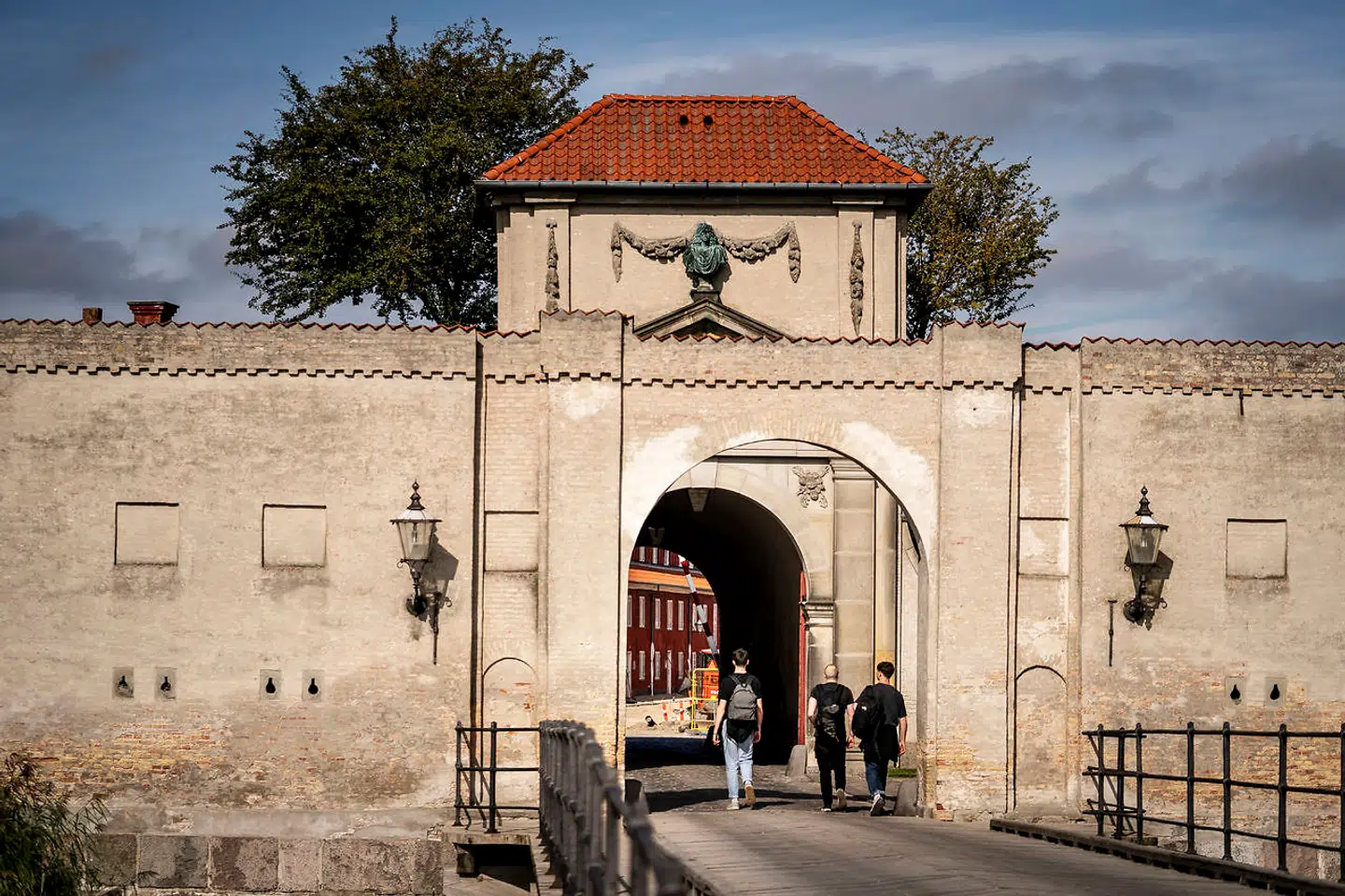 Forsvarets Efterretningstjeneste, som har hovedsæde på Kastellet i København, har ifølge Tilsynet med Efterretningstjenesterne begået en stribe lovbrud.