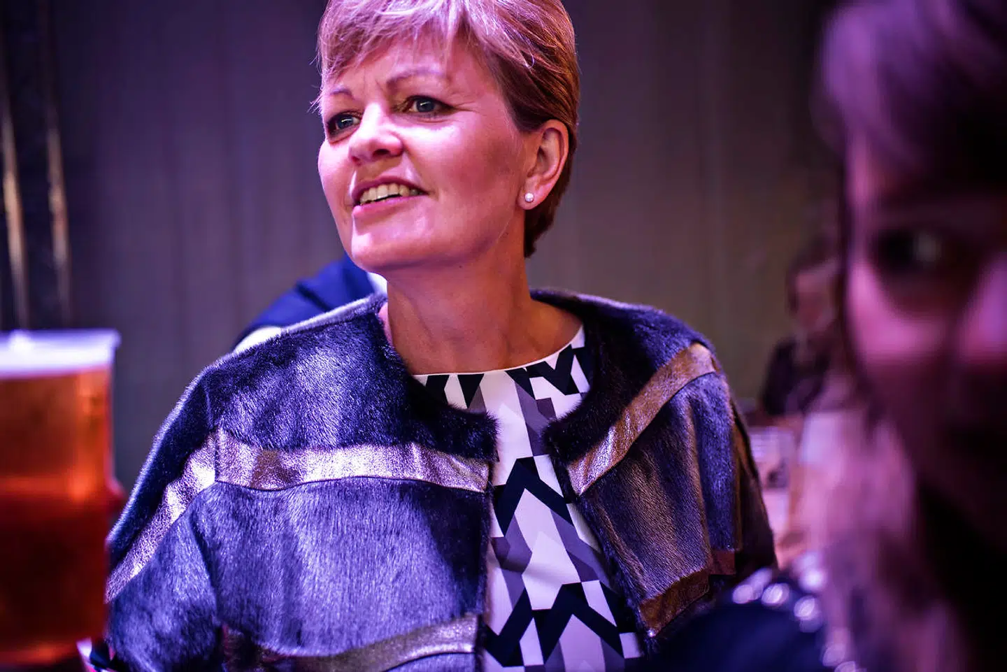 Danske politikere har løbende reklameret for Kopenhagen Fur. Her er det Venstres Eva Kjer Hansen, der går catwalk i minkpels på Folkemødet i 2016.