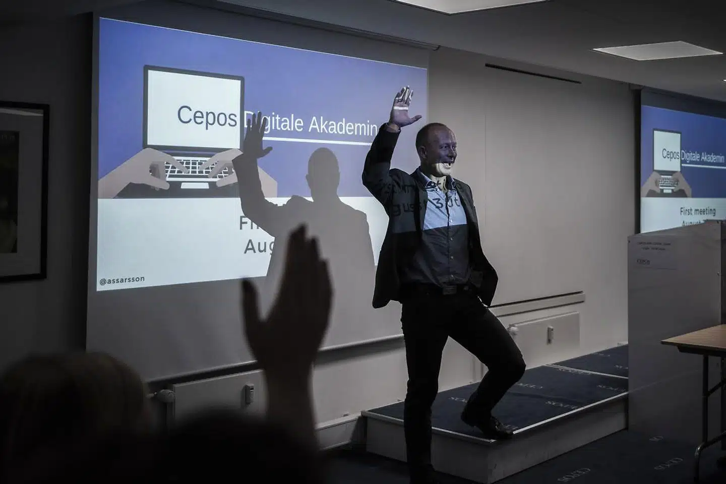 »Martin Ågerup skyder os nogle motiver i skoene om, at en institution som DR altid vil bakke op og stille mikrofon til rådighed, når velfærdsstatens institutioner klager over, at de mangler ressourcer. Det er naturligvis noget vrøvl,« skriver Claus Cancel.