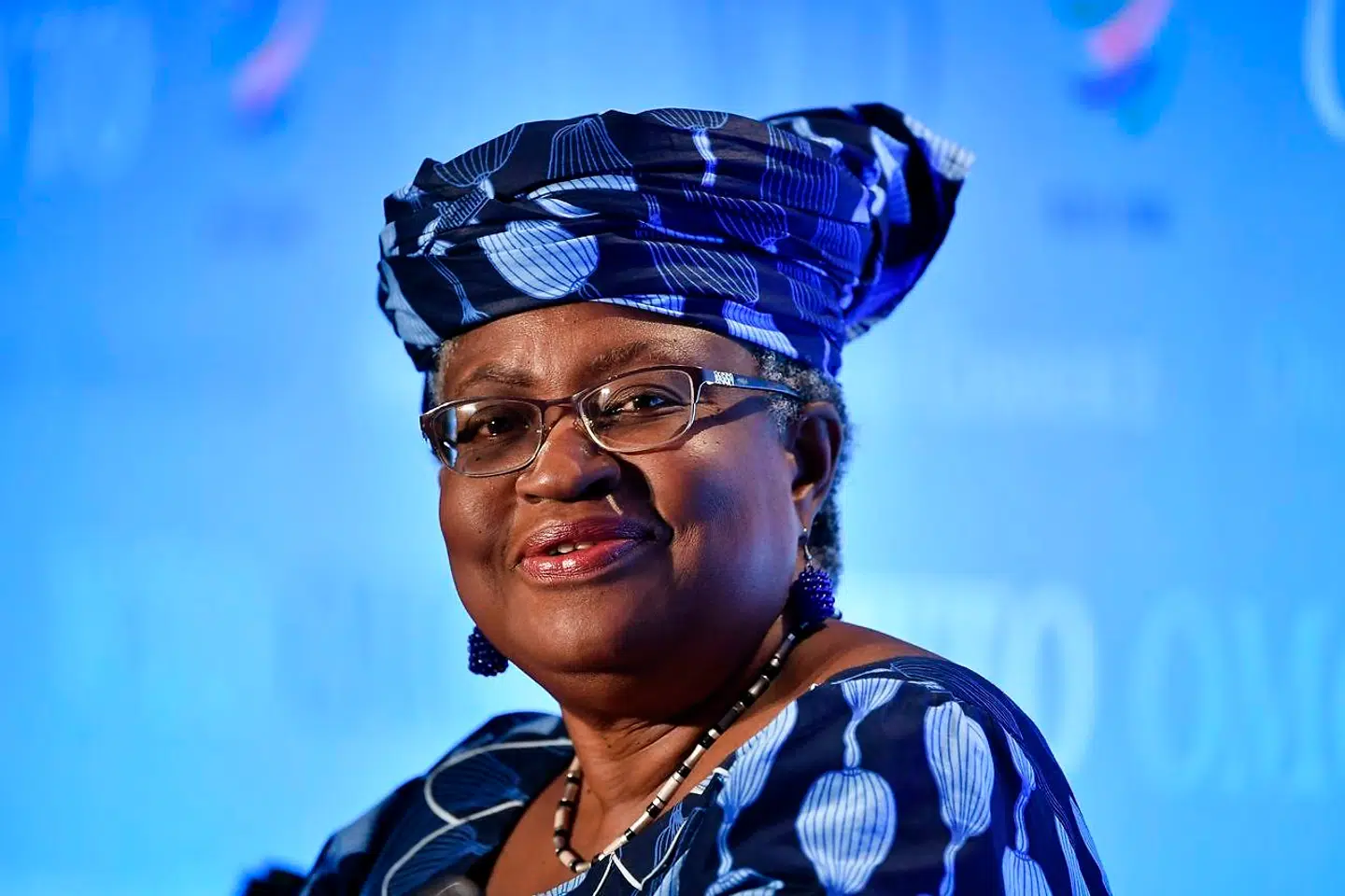 Nigerianeren Ngozi Okonjo-Iweala kan blive den første afrikaner og den første kvinde i spidsen for Verdenshandelsorganisationen, WTO. Hun præsenterer sig først og fremmest som reformkandidat. Og reformer har hun netop hårde erfaringer med fra især kamp mod korruption i hjemlandet.