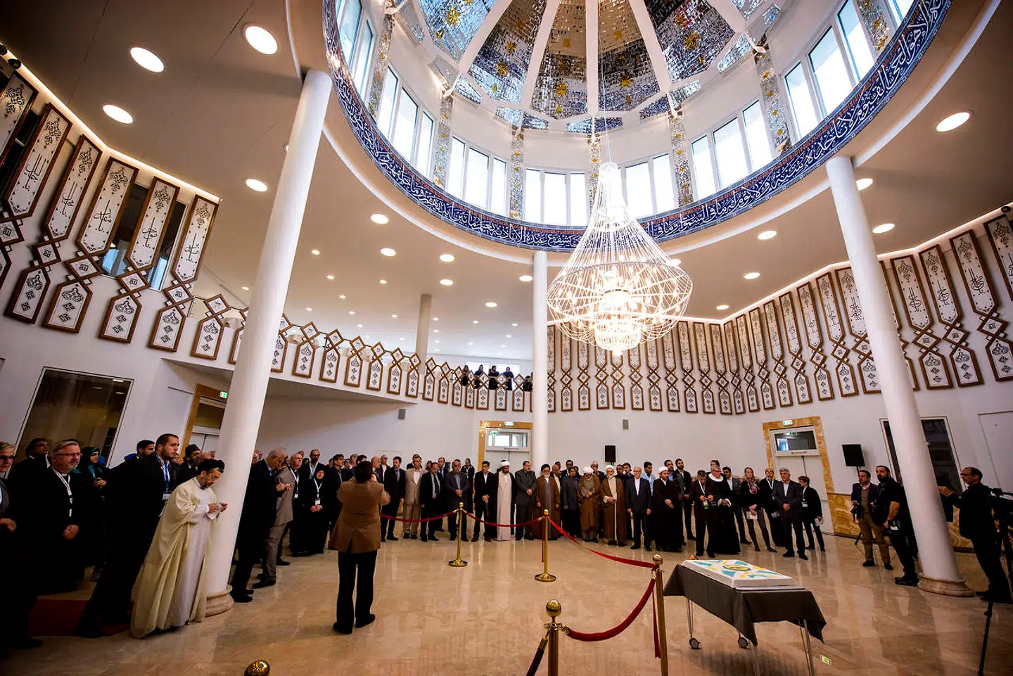 Trods flere år i et voldeligt ægteskab kan en iransk kvinde i Danmark ikke få en skilsmisse fra den iranske ambassade i Danmark eller den iranske Imam Ali Moskeen, der ligger på Vibevej i Københavns Nordvestkvarter. Billedet er fra moskeens indvielse 1. oktober 2015.