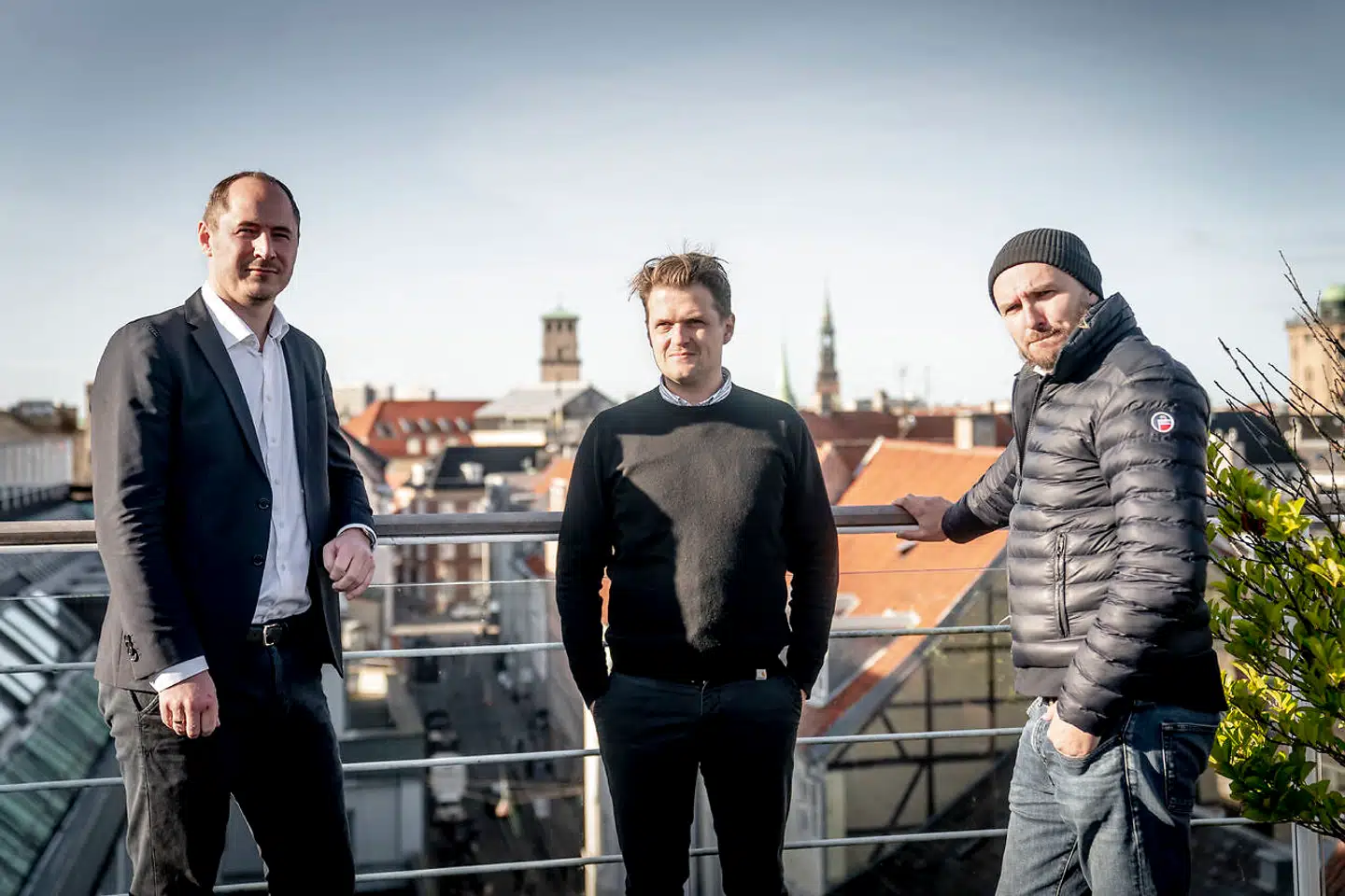 Onsdag indrykker aktører fra oplevelsesindustrien et fælles brev i landets store dagblade. Fra venstre: Peder Blak, Old Irish Pub, Esben Marcher, Dansk Live og Lasse Wiwe, Cocks & Cows. De vil gerne inddrages i løsninger i forbindelse med coronarestriktionerne – både af hensyn til branchernes økonomi og danskernes mentale helbred.