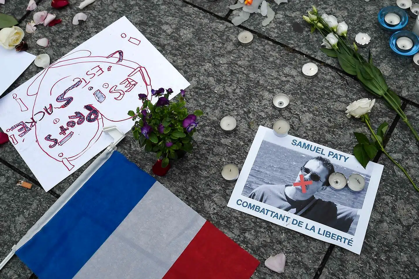 Samuel Paty havde før brugt Muhammed-tegninger, når han underviste i ytringsfriheden, uden at det skabte problemer. Men denne gang kom det til at koste ham livet.