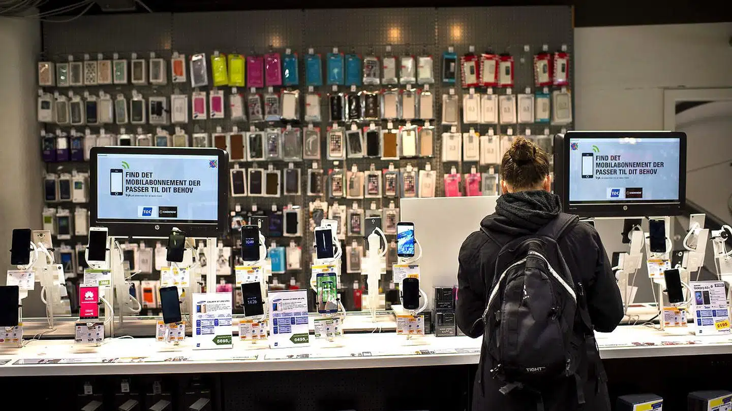 Næsten en tredjedel af omsætningen hos danske IT-virksomheder kommer fra handel med IT-udstyr, og den steg noget i de første måneder af coronakrisen.