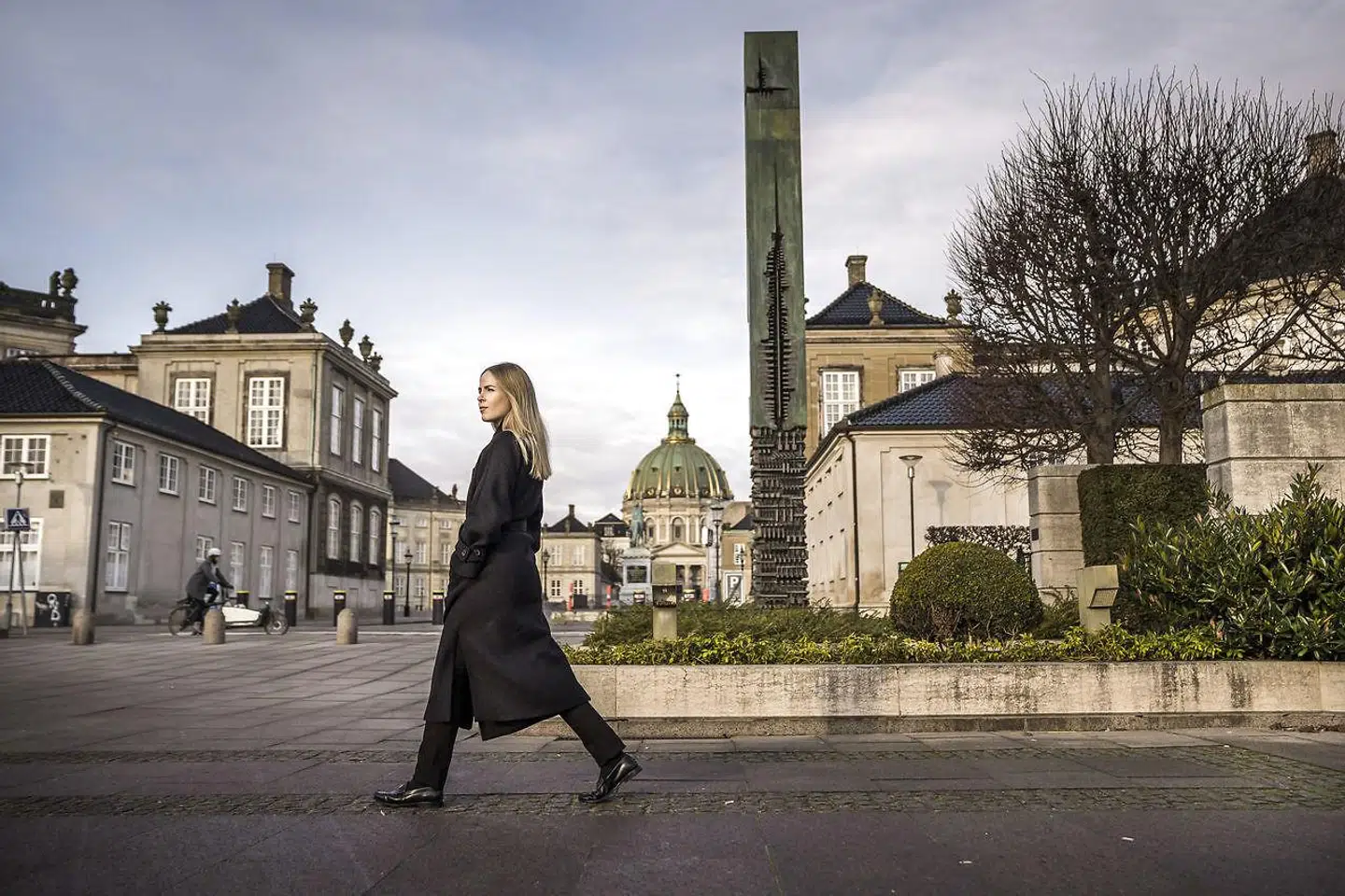 »Har vi nogensinde hørt Rosa Lund, Zenia Stampe, Karen Melchior eller Iben Maria Zeuthen tale ærligt og vedholdende om den tilvandrede vold mod danske og europæiske piger og kvinder? Nej. Fordi de er ligeglade. Omsorgen for kvinder er langt hen ad vejen fernis,« skriver Eva Selsing.