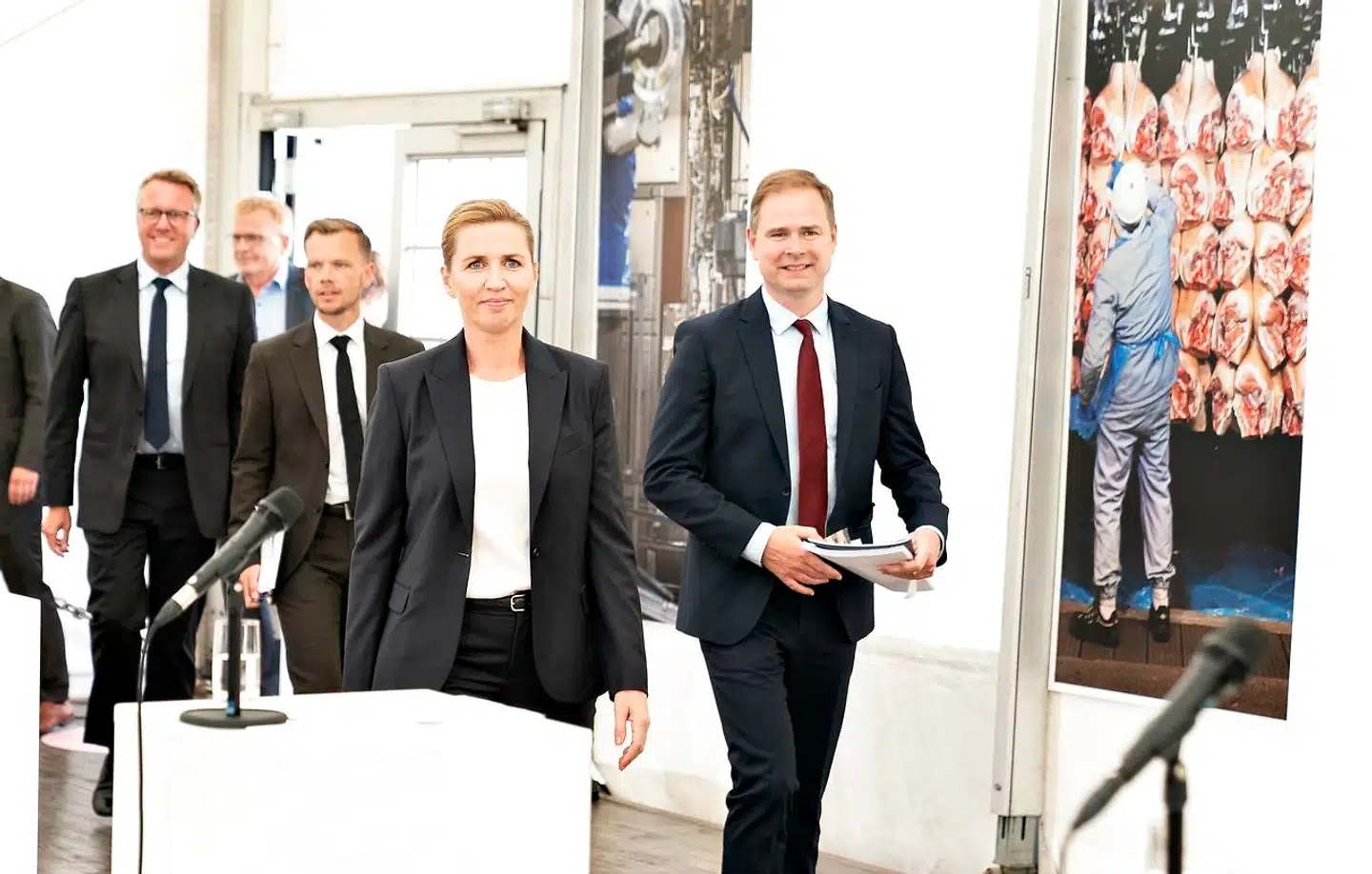 »Beskatningen i Danmark er for høj til, at skattepolitikken kan anvendes til at score billige spinpoint uden betydelige samfundsøkonomiske omkostninger. Også selv om de aftalte skatter rummer den indre retfærdighed, at regningen i høj grad havner hos dem, regeringen håber at opildne til at støtte sig. Det er hundens egen hale, den får serveret,« skriver Otto Brøns-Petersen.