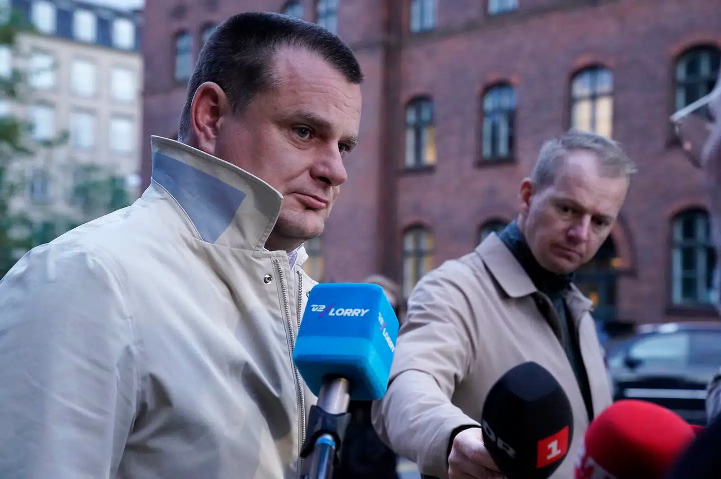 Lars Weiss (S) ankommer til Socialdemokratiets krisemøde om overborgmester Frank Jensens (S) krænkelser af kvinder. På mødet vil være kredsformænd, forretningsudvalget og partiets medlemmer af byrådet i København søndag den 18. oktober 2020.