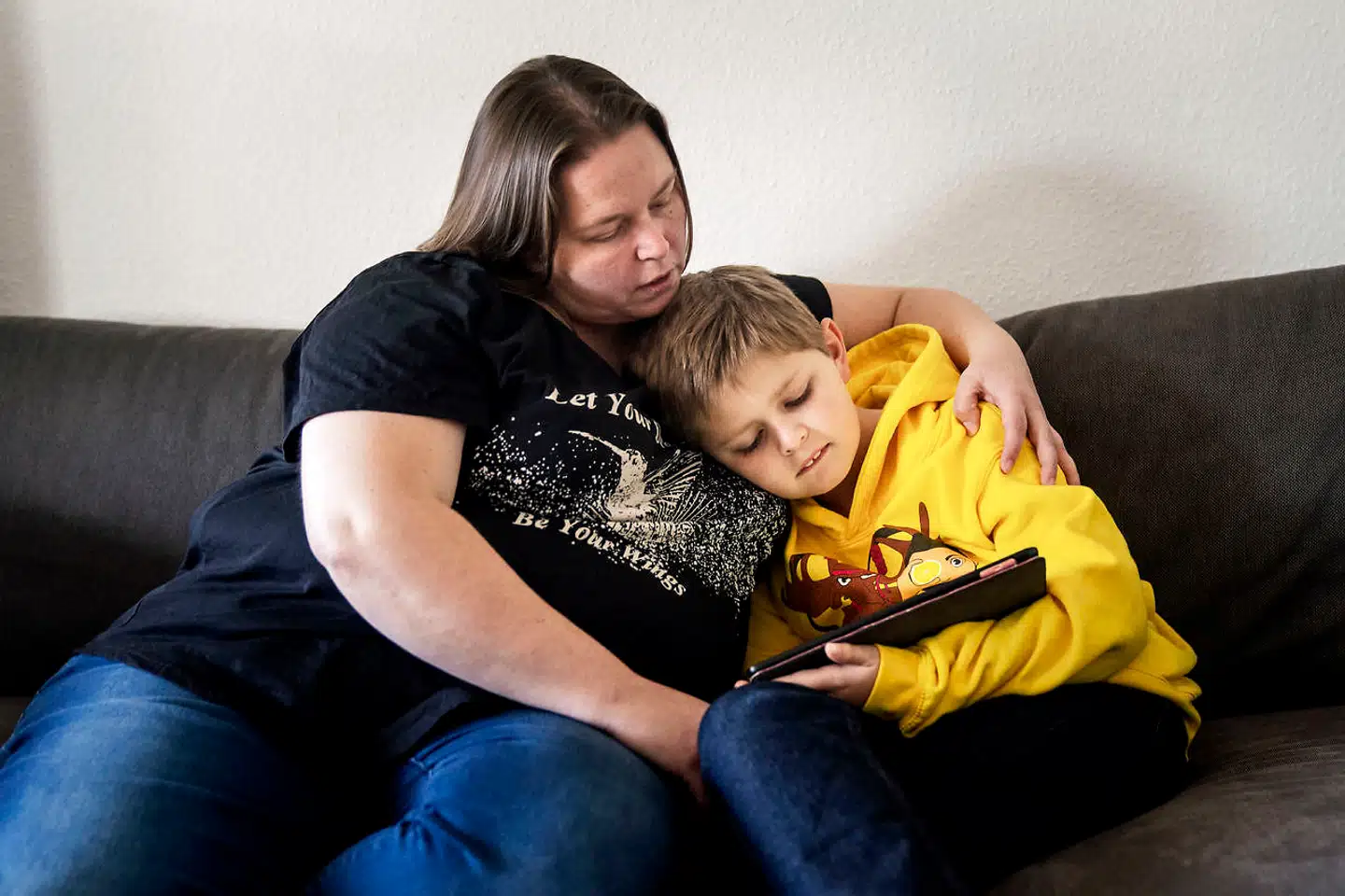 Mette Mickelsen er mor til niårige Daniel, der ser YouTube hver dag. Hun er en af mange forældre, der til tider er bekymret over indholdet på hjemmesiden.