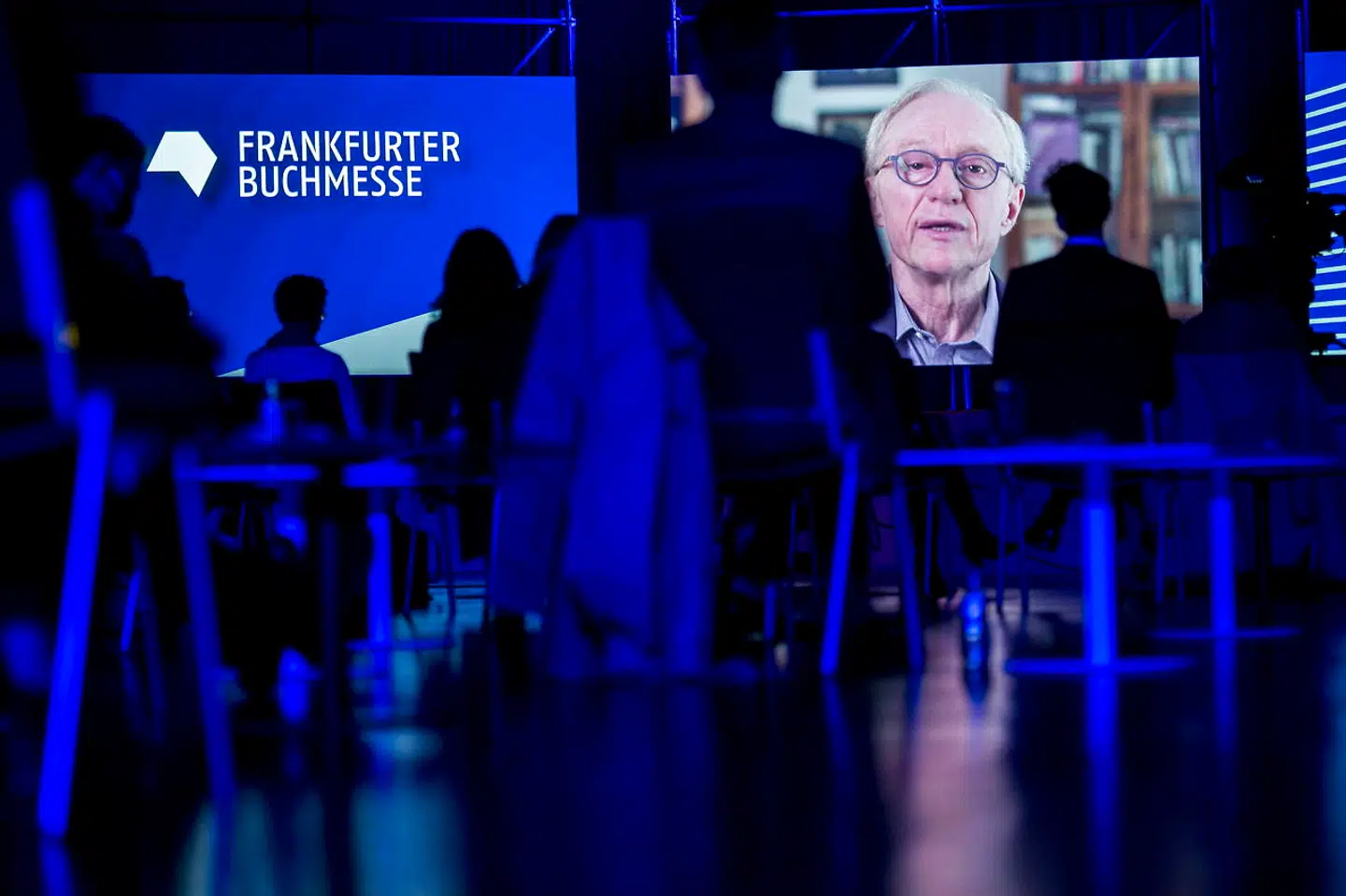 Den israelske forfatter David Grossman holdt åbningstale ved åbningen bogmessen i Frankfurt, der i år hovdsageligt afholdes virtuelt. Han talte både om håb og dystre udsigter.