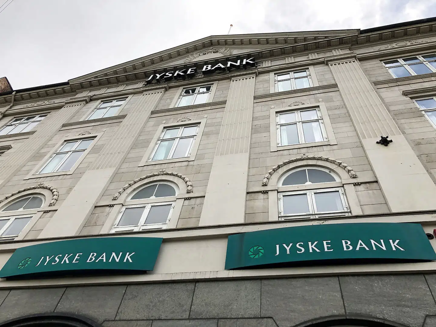 Jyske Bank har identificeret tre fejl i bankens gældsinddrivelse, så Danske Bank er dermed efter al sandsynlighed ikke ene om den fejlagtige inddrivelse.
