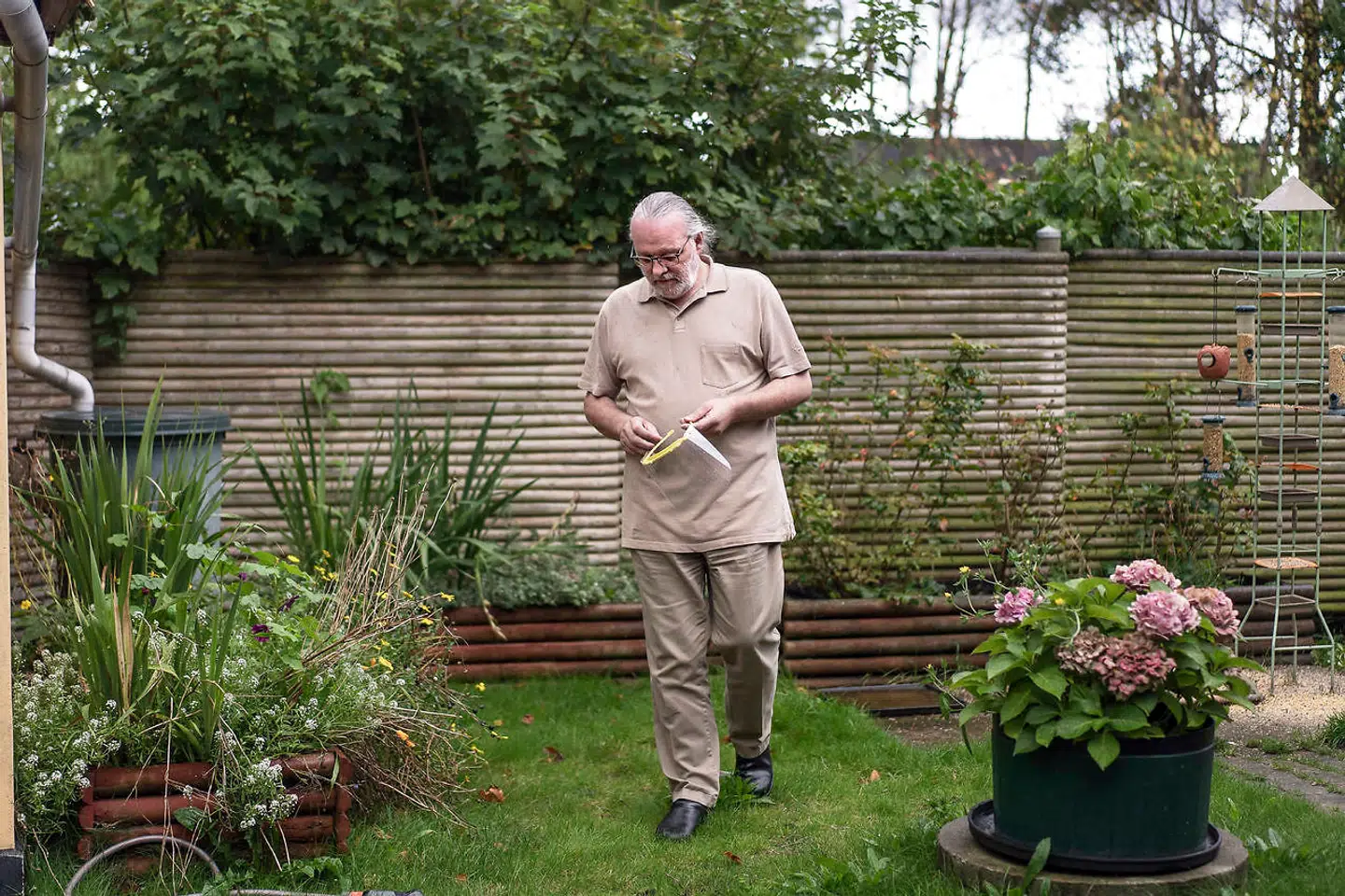 »Når man læser på Facebook, at den frisør, der har været nede at hente fem styk hos mig, skriver: Yes! Nu kan vi komme på arbejde igen. Det er en varm følelse. Seriøst. Det var fantastisk, for der kunne jeg gøre en forskel,« siger Jørgen Holst-Rasmussen.