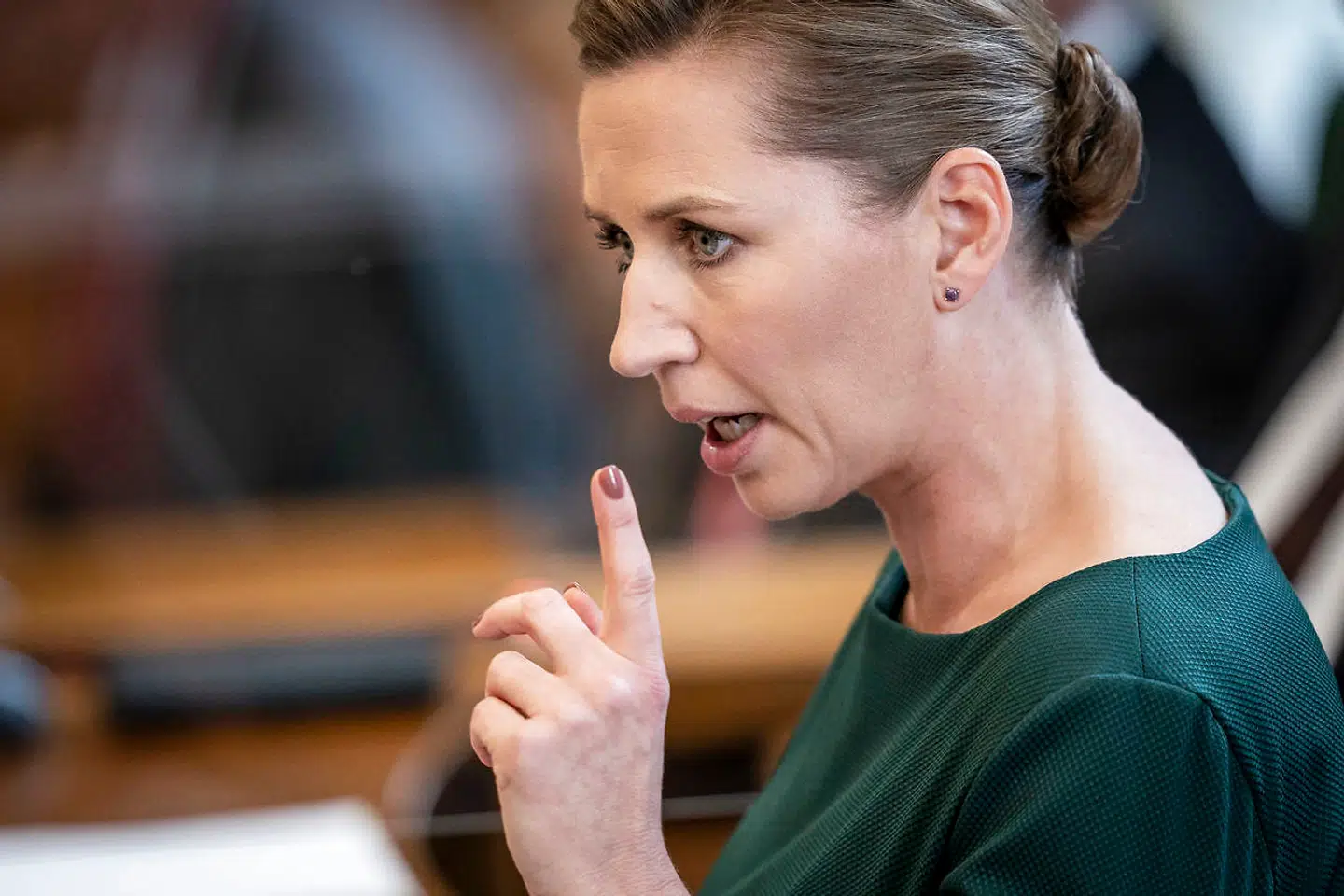 Statsminister Mette Frederiksen (S) taler under Folketingets åbning på Christiansborg i København, tirsdag den 6. oktober 2020.Opholdsforbuddet skal udvides til også at gælde større grupper. Overtrædes det, udløser det en bøde på 10.000 kroner eller inddragelse af private ejendele. Det skriver Ritzau, tirsdag den 6. oktober 2020.. (Foto: Mads Claus Rasmussen/Ritzau Scanpix)