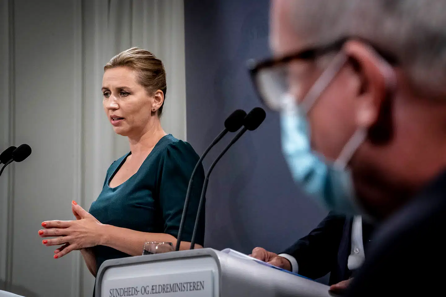 Statsminister Mette Frederiksen (S) har givet udtryk for, at stigningen i epidemien var forventet i efteråret, men at den kom tidligere end forventet.