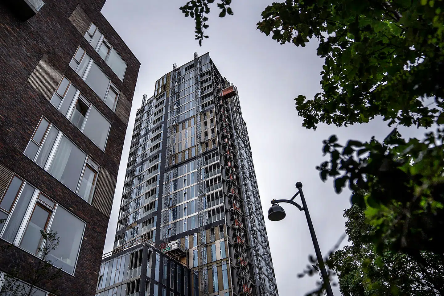 Faste Batteri Vej 78, 2300 København S. En anonym henvendelse til Københavns Kommune om byggesjusk i fundamentet under et 23- etagers højhus på Amager har ført til politiefterforskning og beskyldninger om afpresning og forfalskede fakturaer.