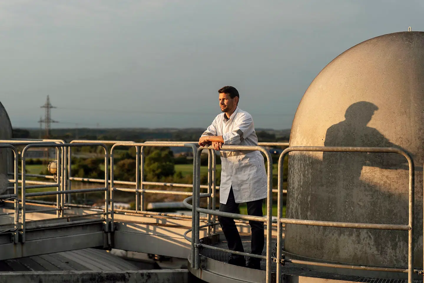 Mikkel Laust Broe arbejdede alle ugens dage i flere måneder for at producere alkobase.