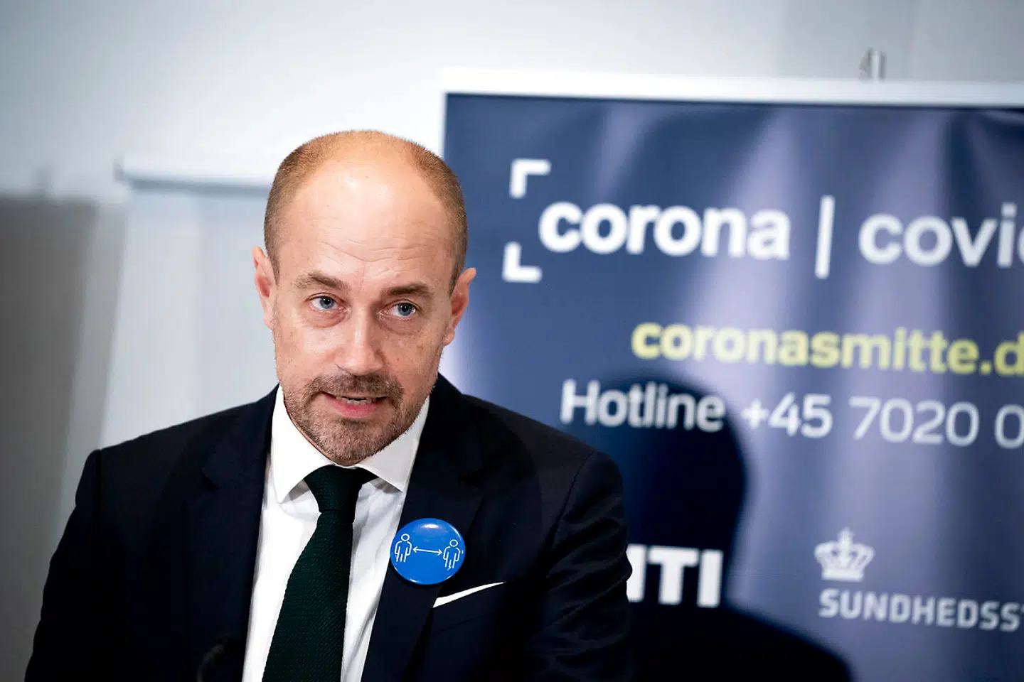 Sundhedsminister Magnus Heunicke (S) oplyser, at smittetrykket nu ligger på 1,0. Det betyder, at hver person smittet med coronavirus i gennemsnit smitter én anden.