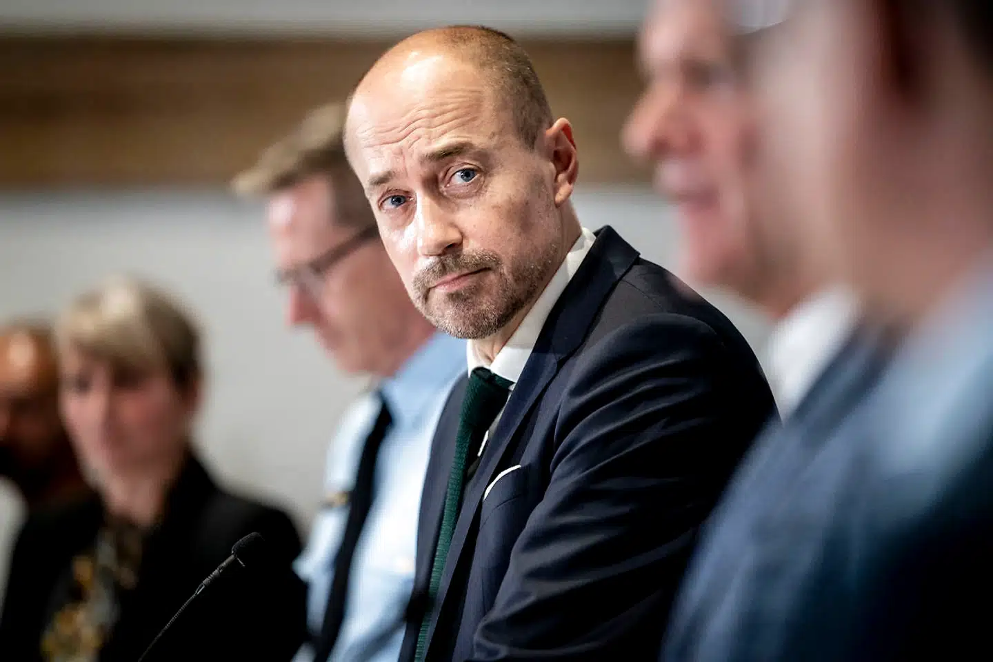 Ifølge sundheds- og ældreminister Magnus Heunicke (S) giver det ikke mening at kommentere et nyt udkast til et lovforslag om epidemiloven, som regeringen har sendt i høring. Andre vil dog gerne kommentere det.