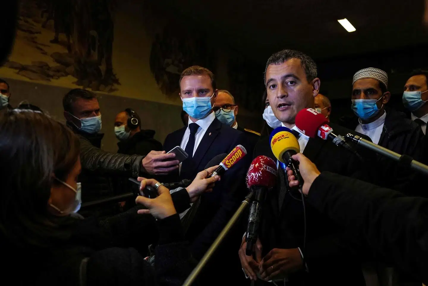 Gérald Darmanin står efter regeringsomdannelsen i juli, der markerede en klar højredrejning, i spidsen for præsident Emmanuel Macrons forsøg på at »stjæle« de konservative og højrenationale partiers lov og orden-dagsorden forud for valget i 2022.