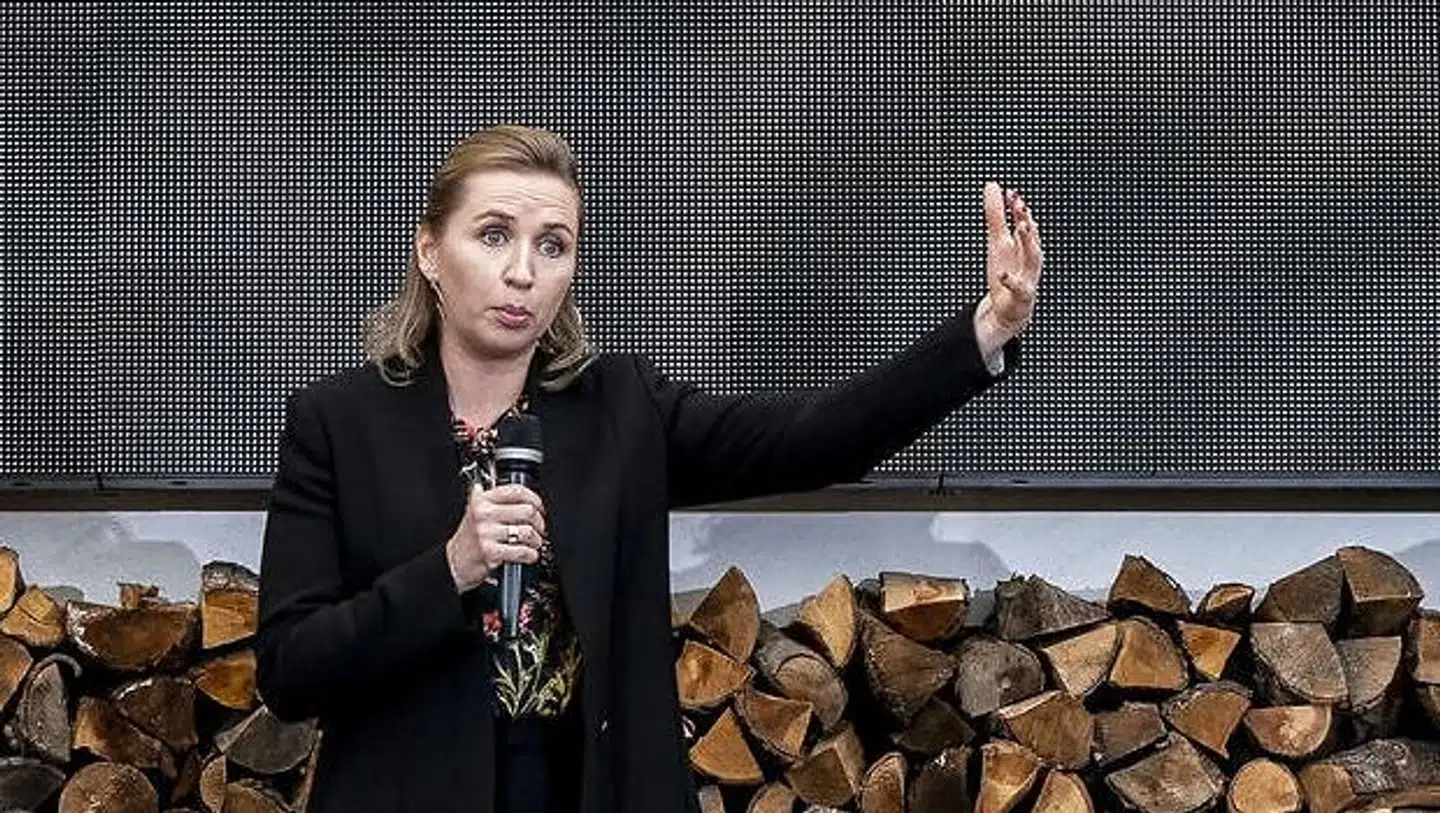 »Der er forbløffende lidt debat om statsministerens begrundelse for at ville styrke Statsministeriet,« skriver Thomas Bernt Henriksen i denne leder.