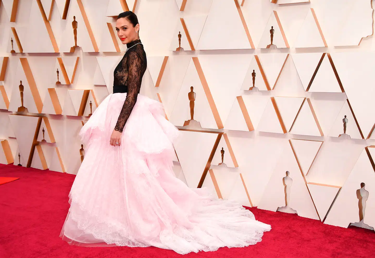 Den israelske skuespiller Gal Gadot er blevet castet i rollen som Egyptens legendariske dronning Kleopatra, og det vækker kritik.